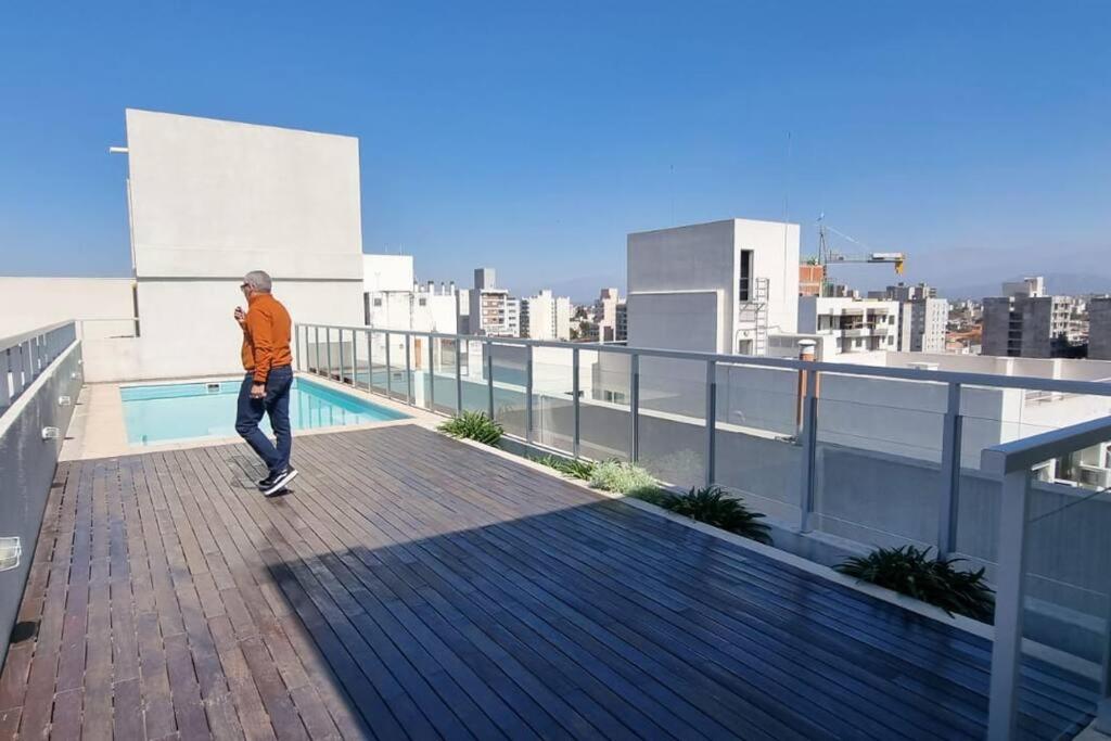 Luminoso, amplio y con piscina!