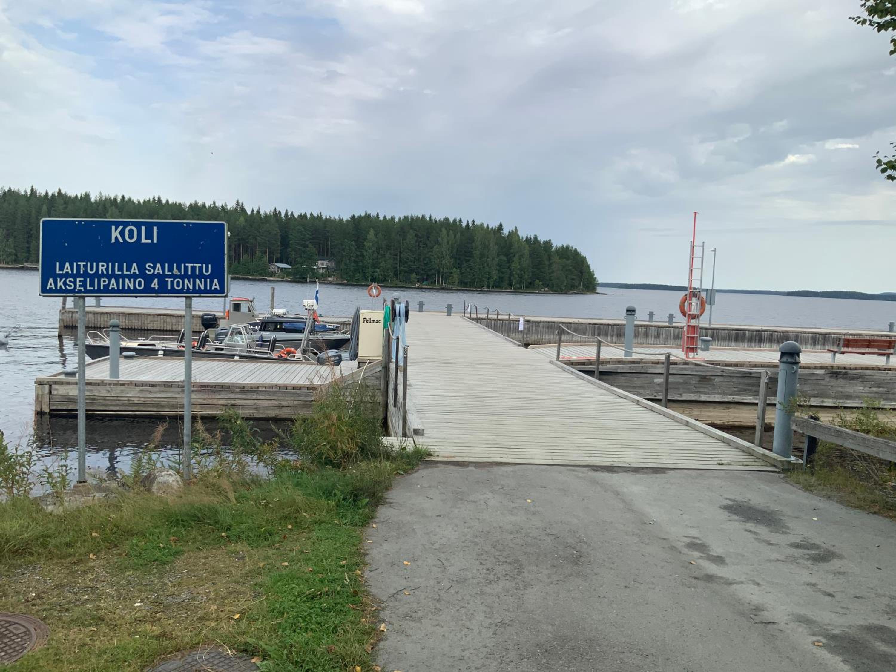 Saunaharju 5 järven rannalla