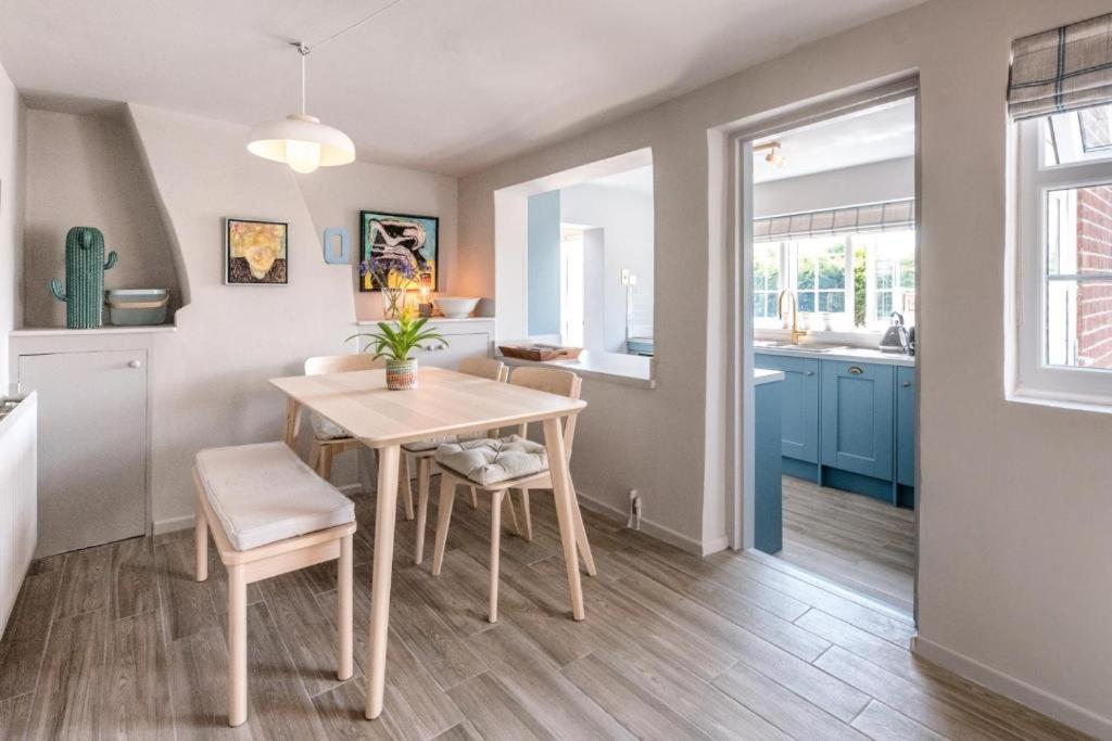 Wonderful cottage with sun-filled terrace view 5