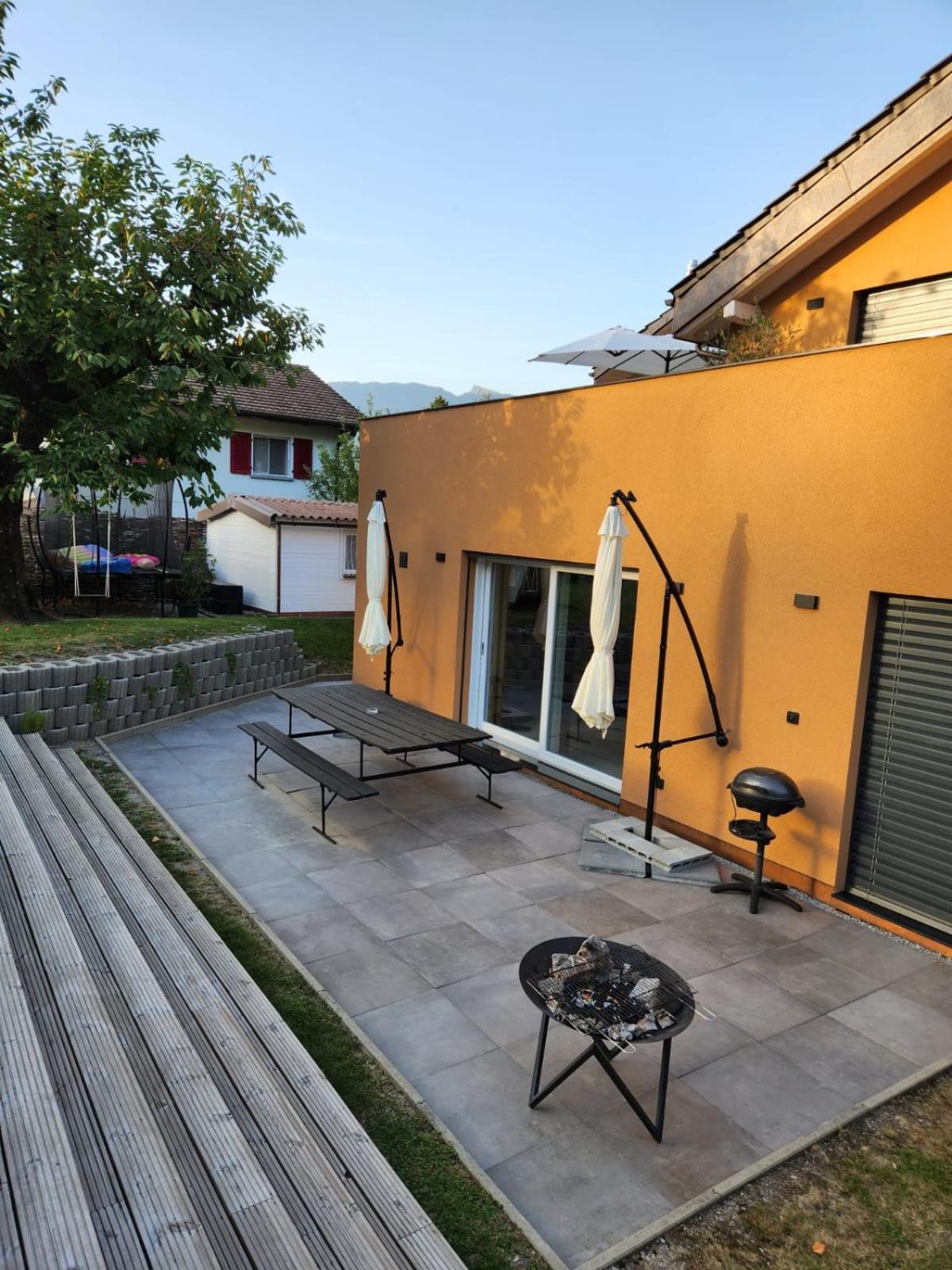 Appartement moderne avec terrasse et piscine à Châtel sur Bex