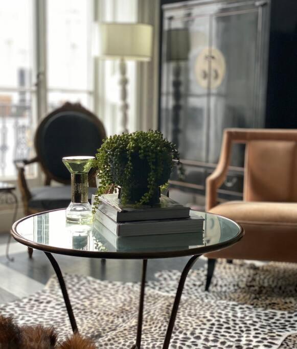 South Kensington stylish, quiet balcony apartment