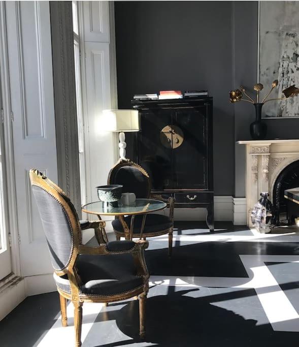 South Kensington stylish, quiet balcony apartment