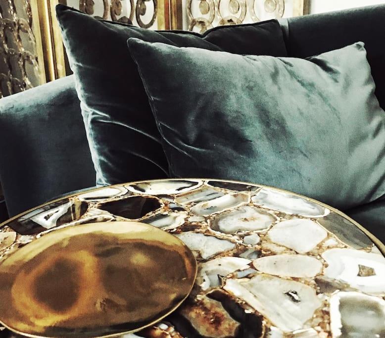 South Kensington stylish, quiet balcony apartment