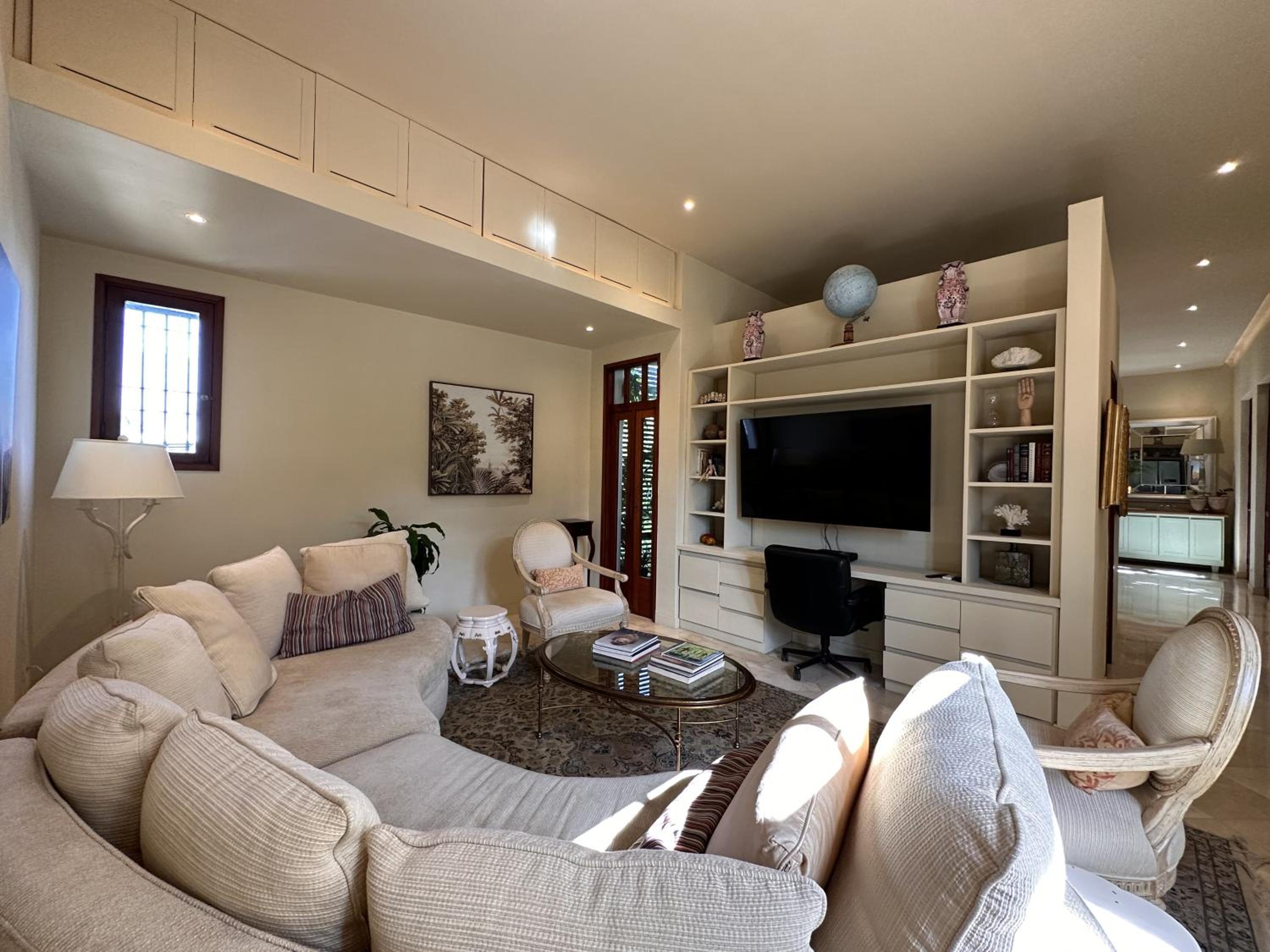 Unique two-level penthouse in the historical area
