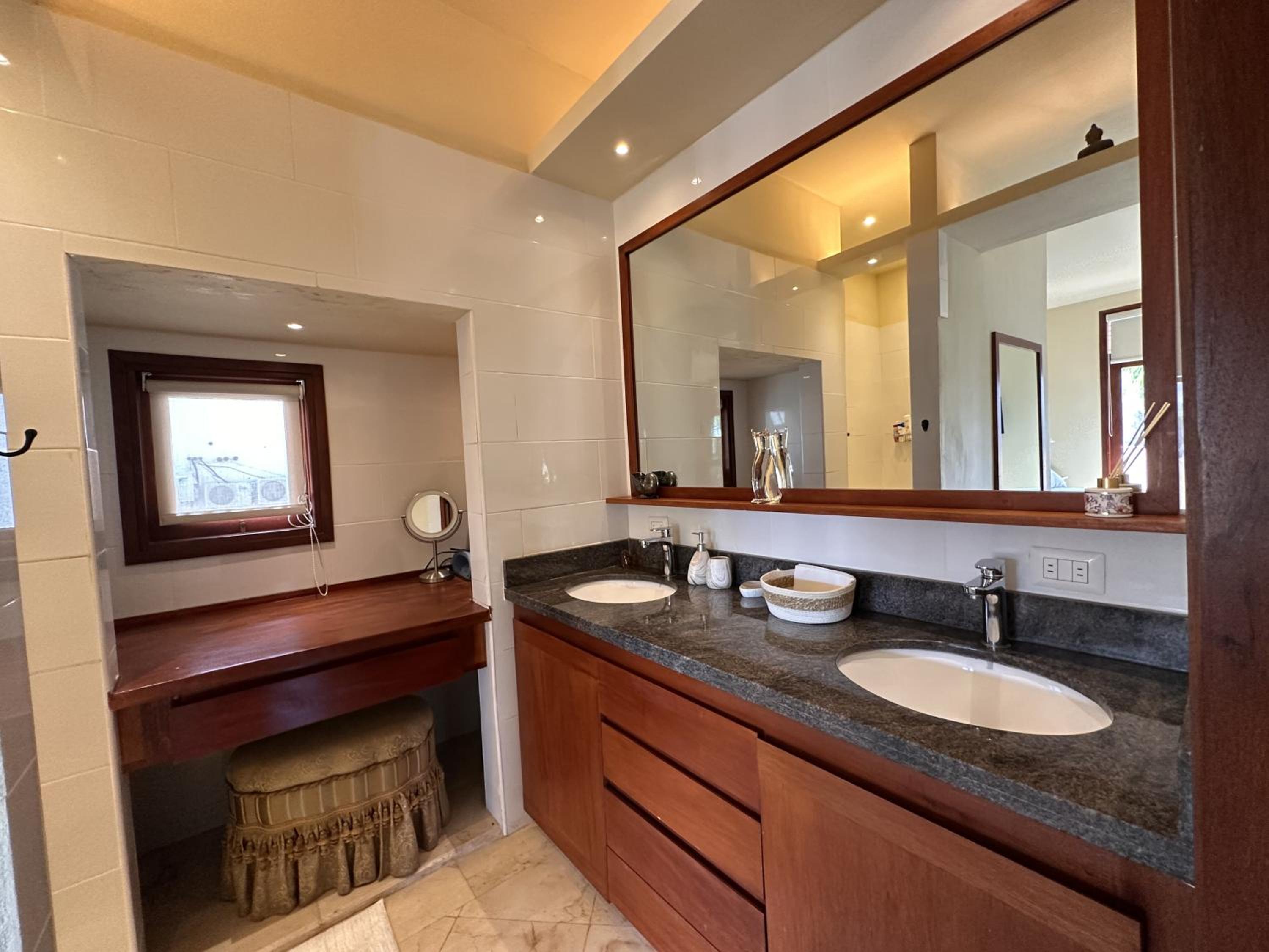 Unique two-level penthouse in the historical area