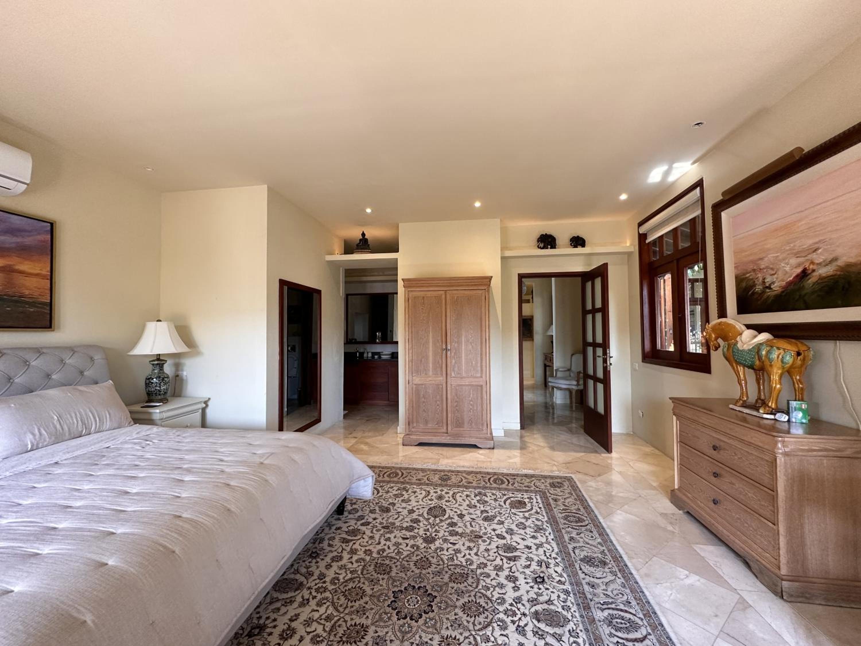 Unique two-level penthouse in the historical area