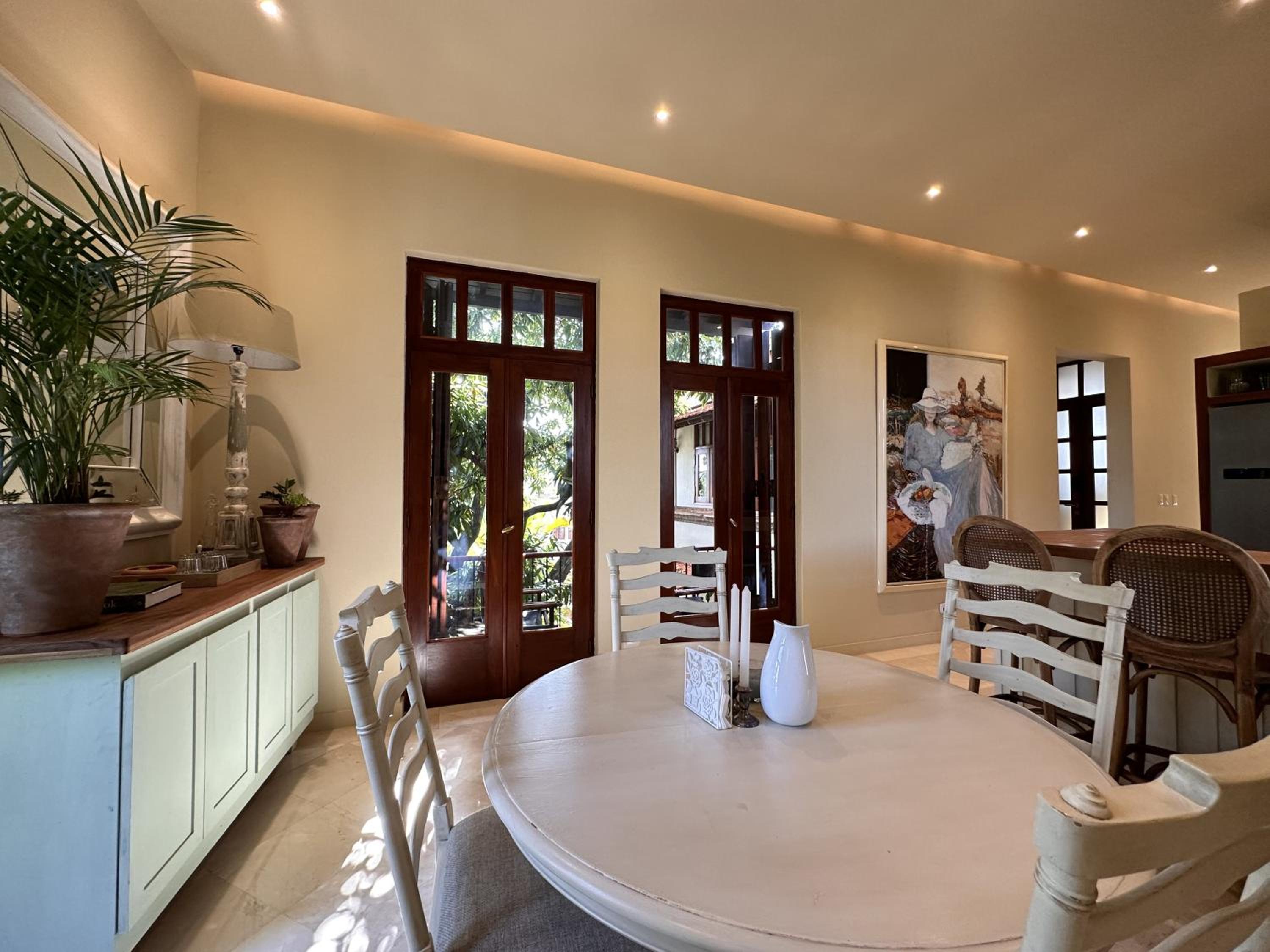 Unique two-level penthouse in the historical area