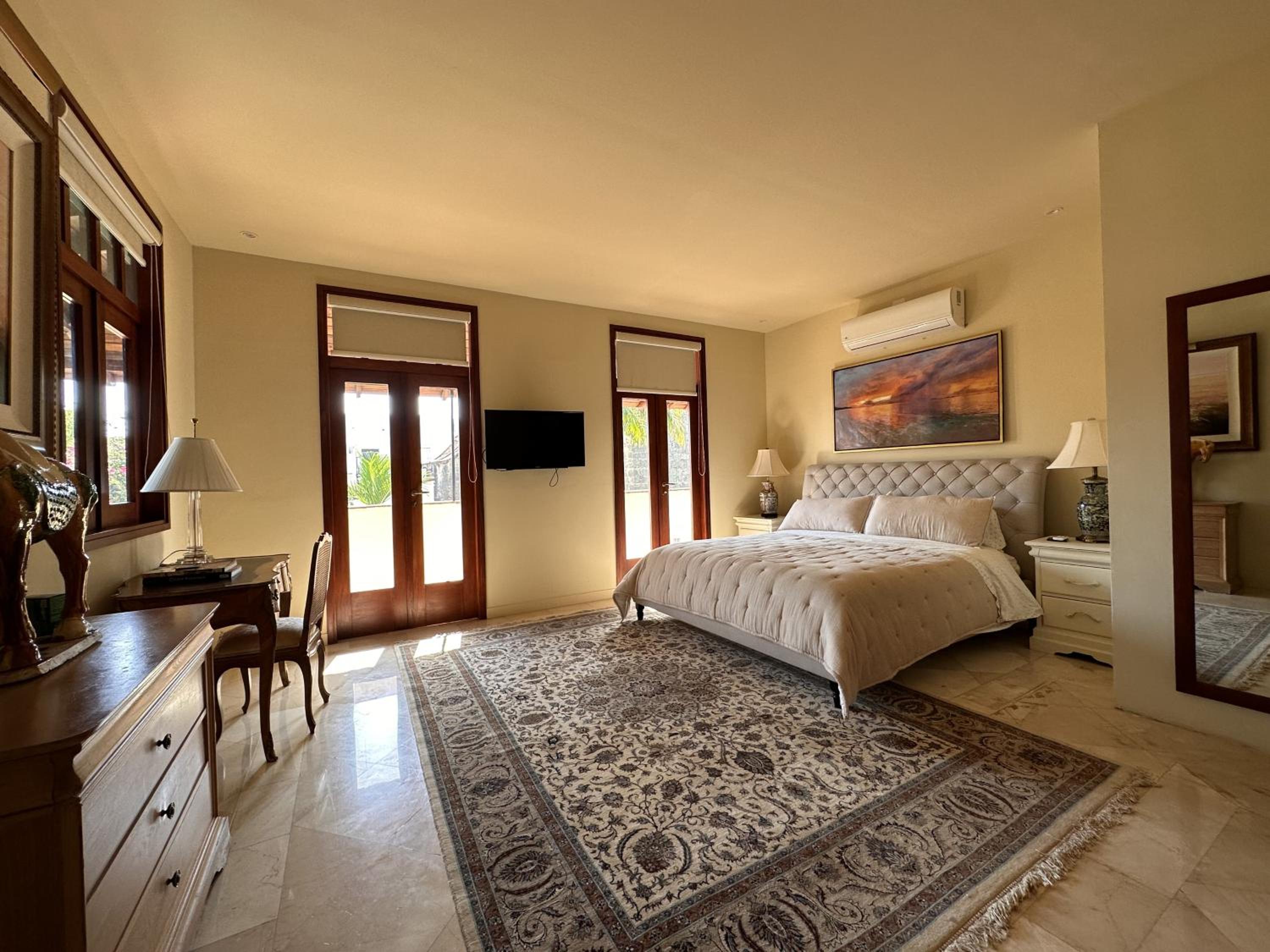 Unique two-level penthouse in the historical area