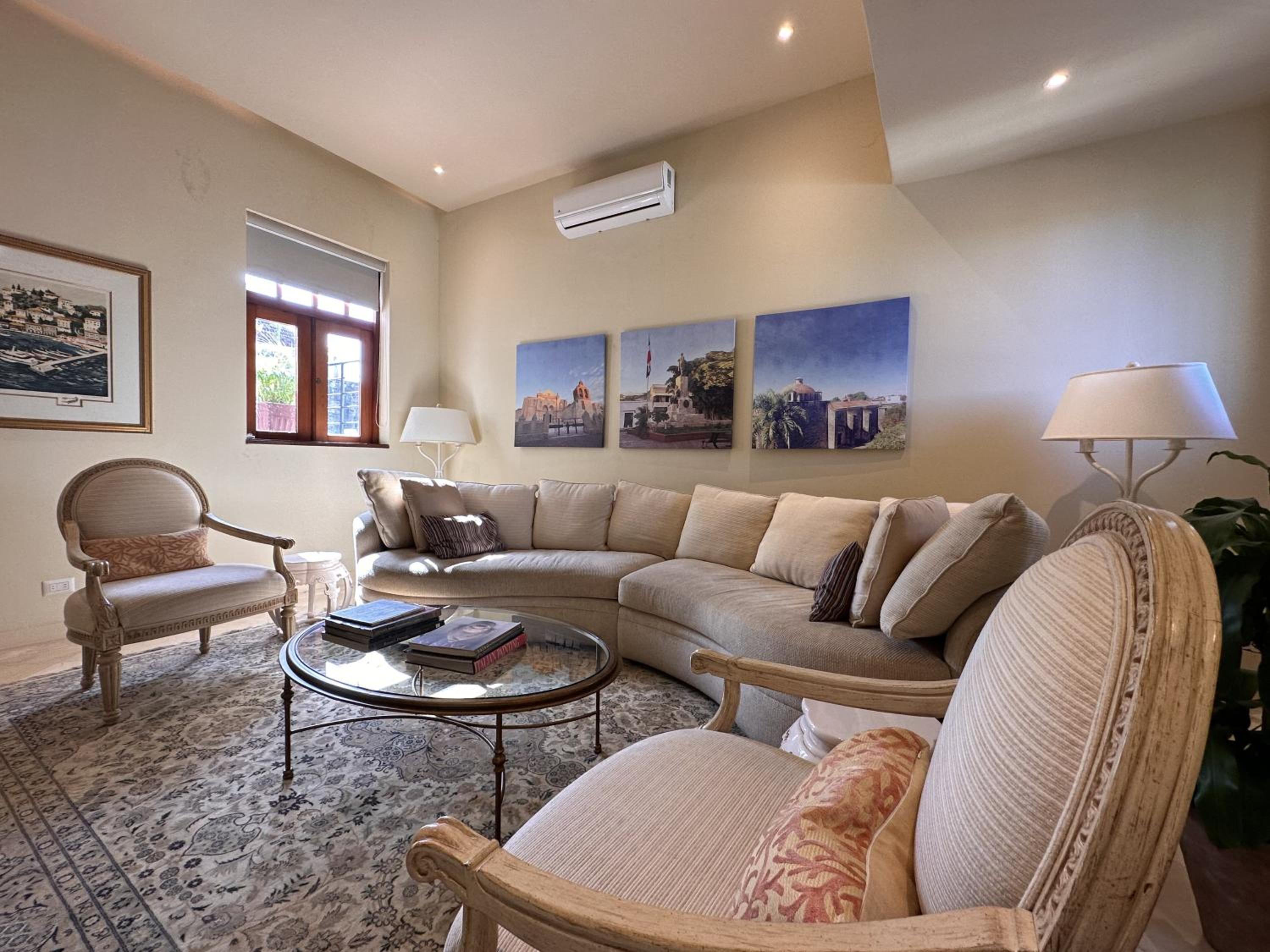 Unique two-level penthouse in the historical area
