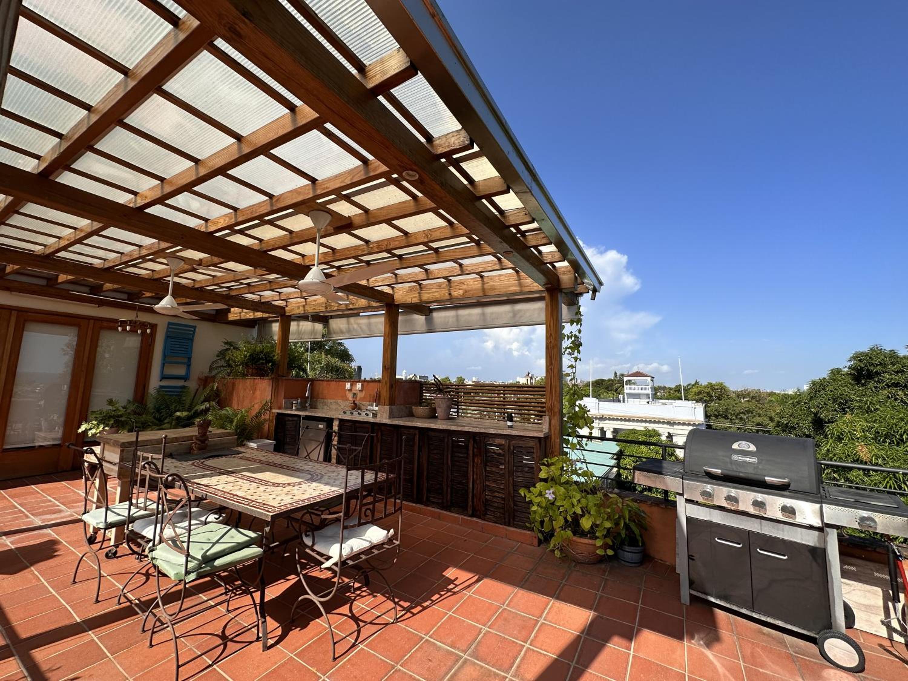 Unique two-level penthouse in the historical area