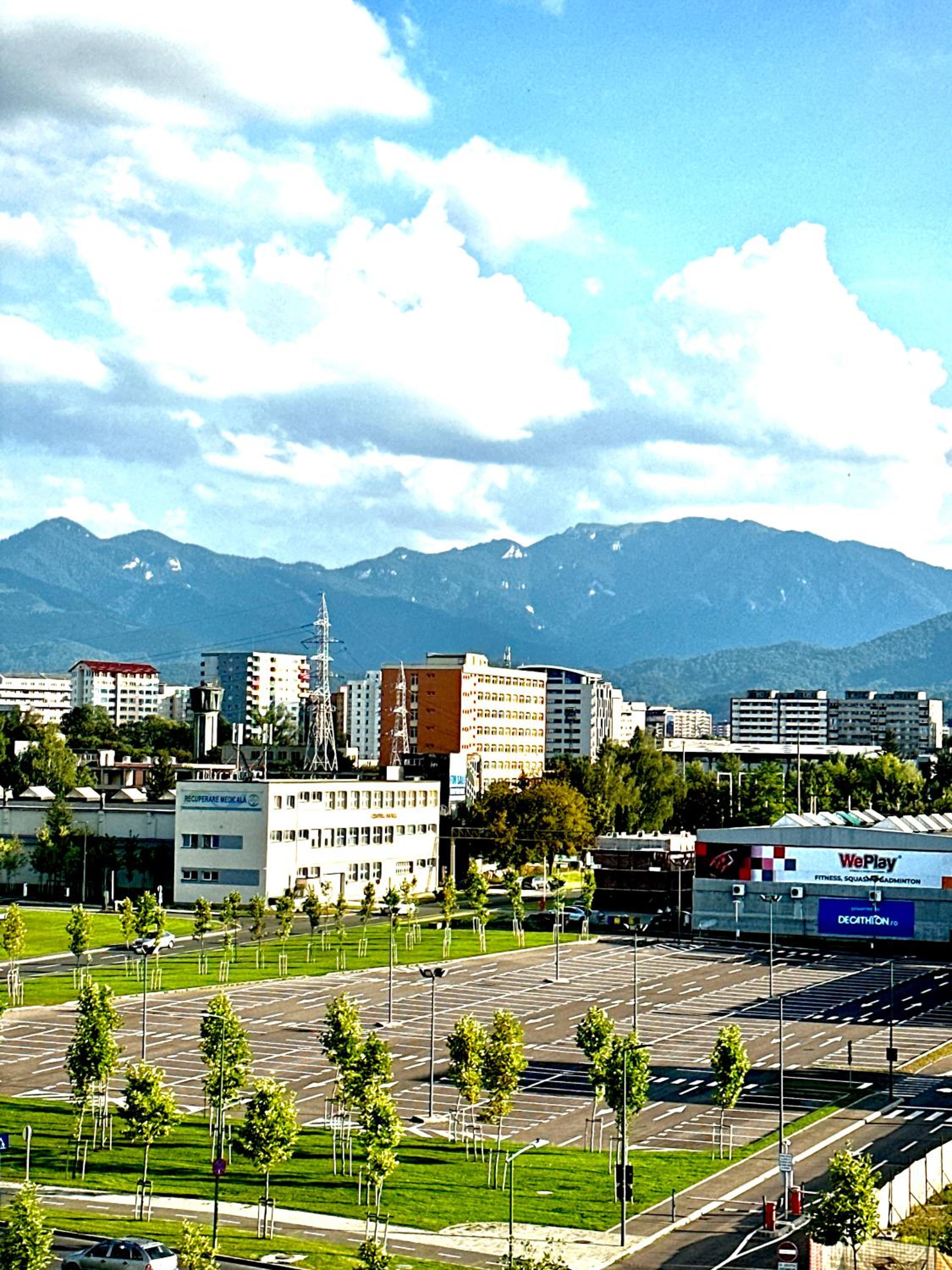 4FriendsCoresiBrasov Red view 3