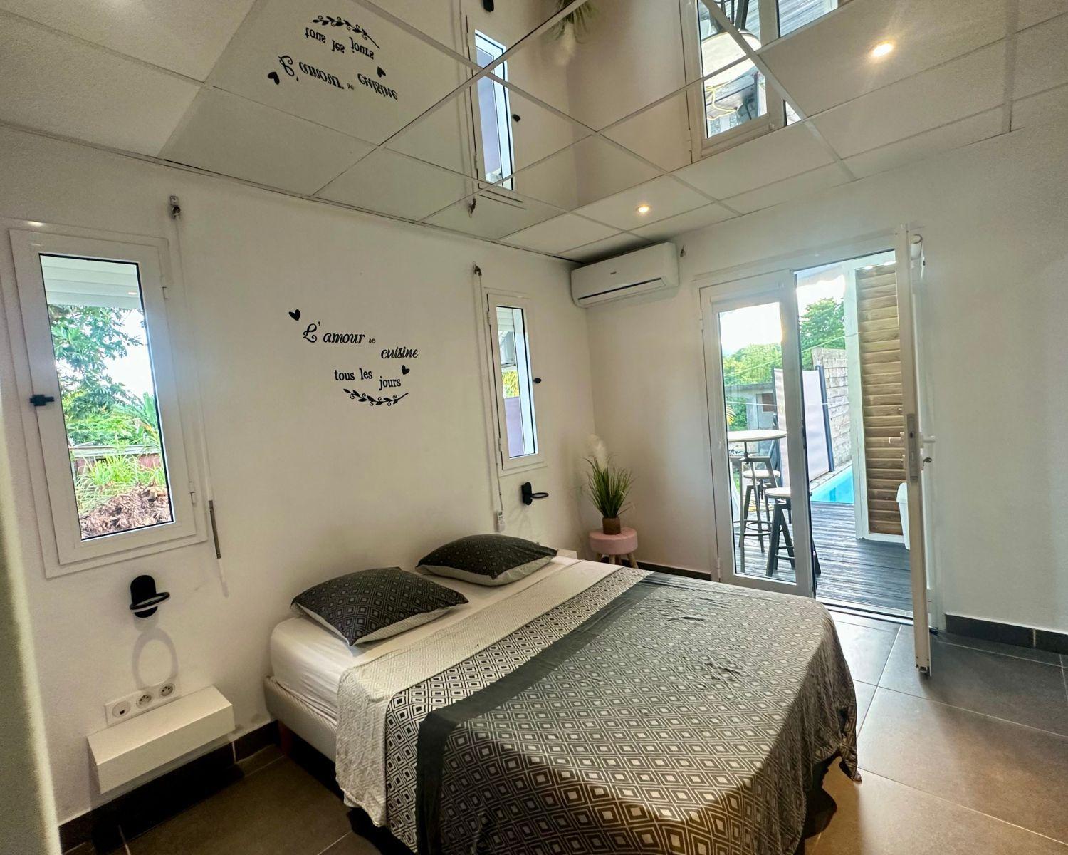 Maison avec piscine et jacuzzi view 2