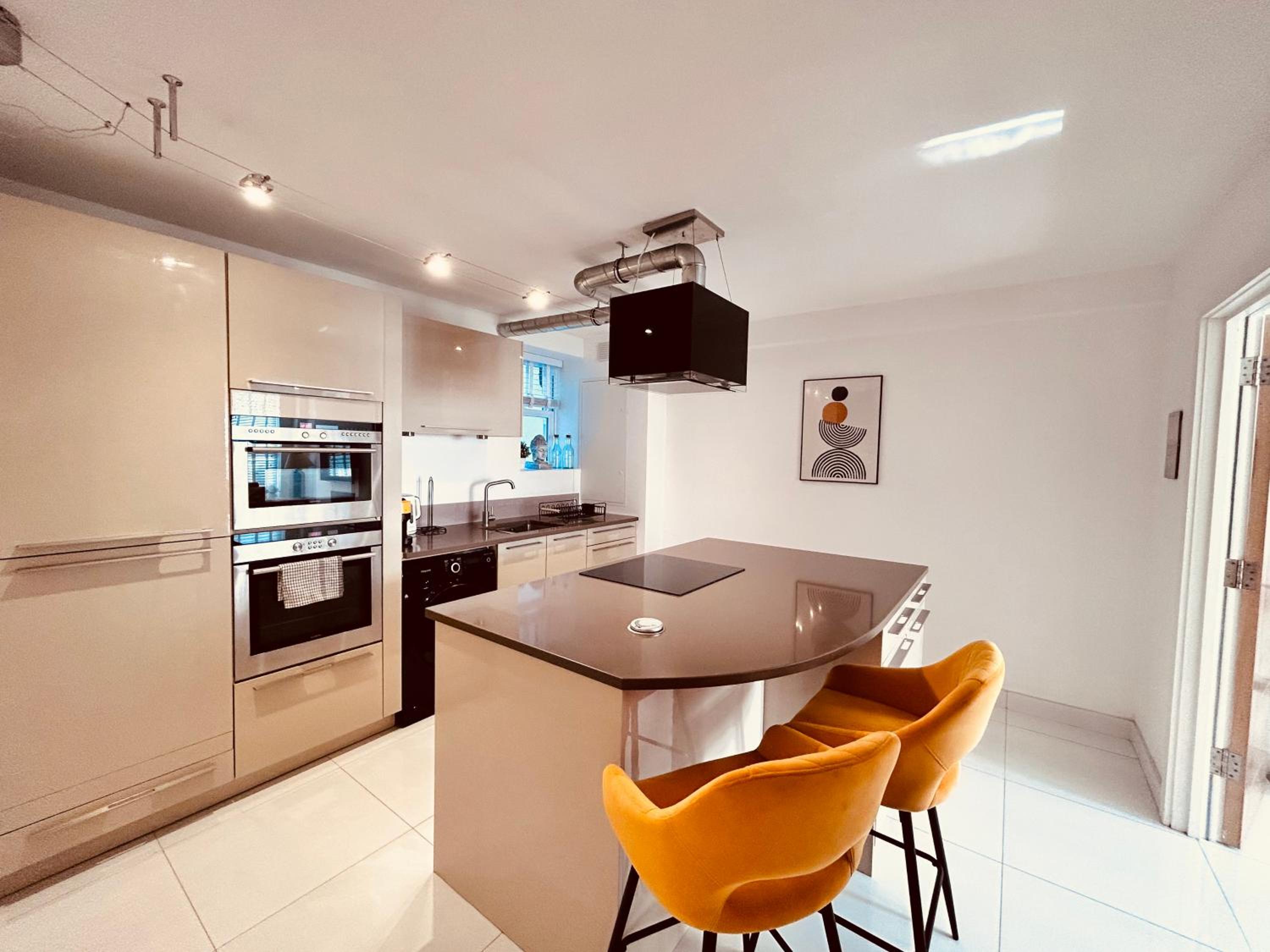 Stunning Spacious B.Apt. Slps.4