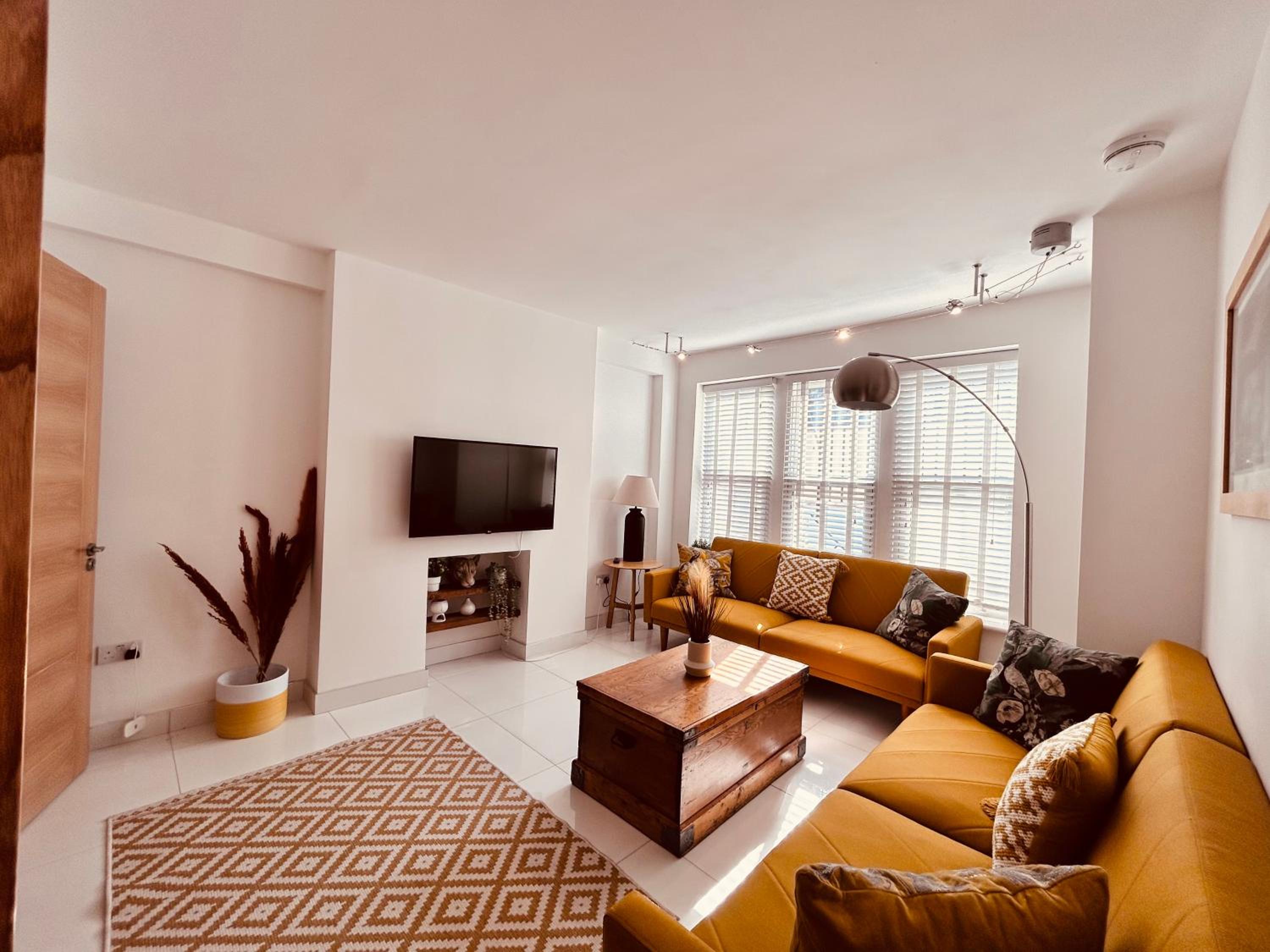 Stunning Spacious B.Apt. Slps.4