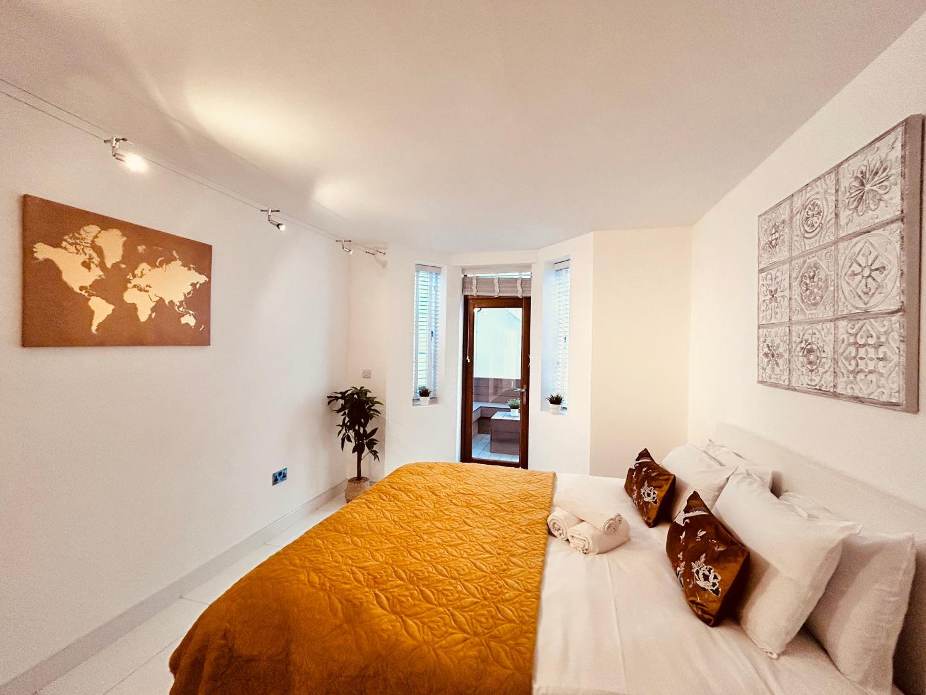 Stunning Spacious B.Apt. Slps.4
