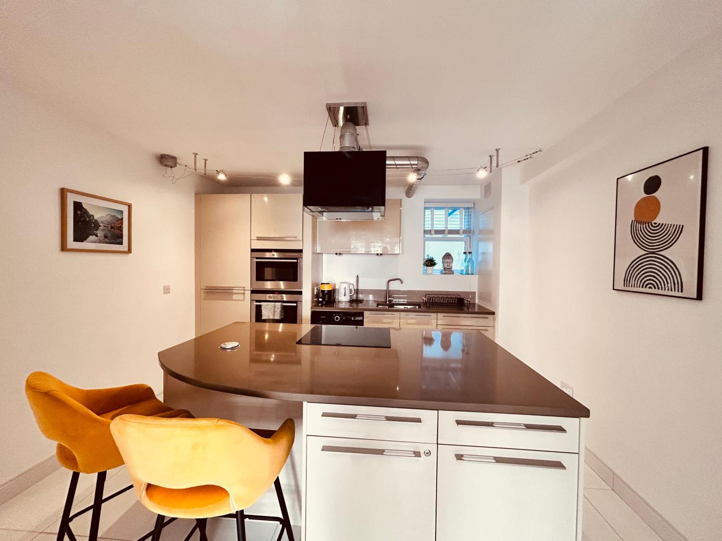 Stunning Spacious B.Apt. Slps.4