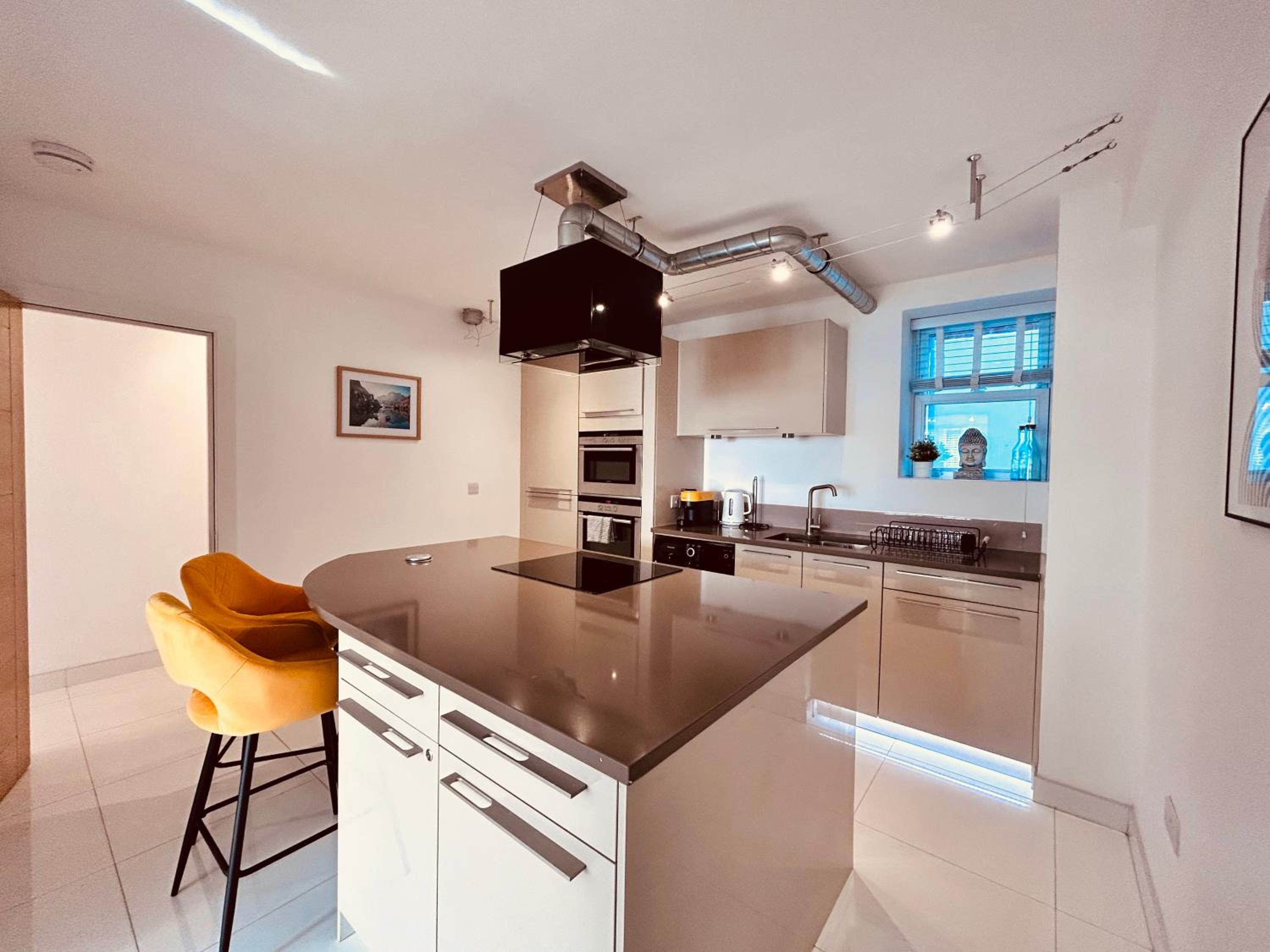 Stunning Spacious B.Apt. Slps.4