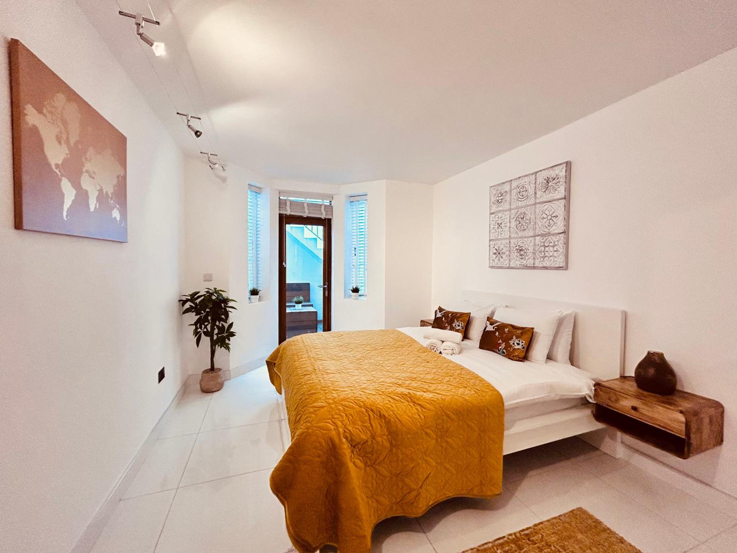 Stunning Spacious B.Apt. Slps.4