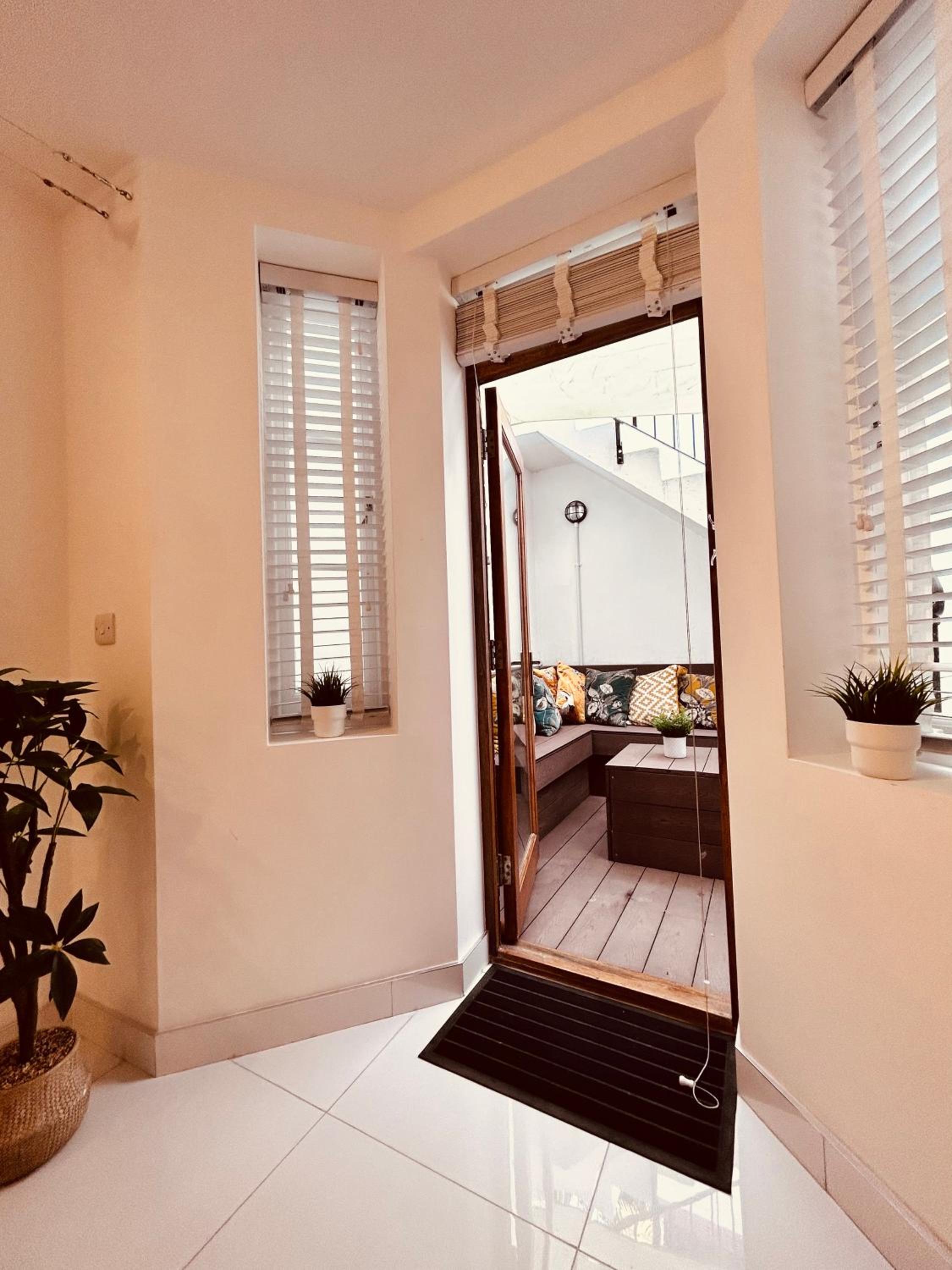 Stunning Spacious B.Apt. Slps.4