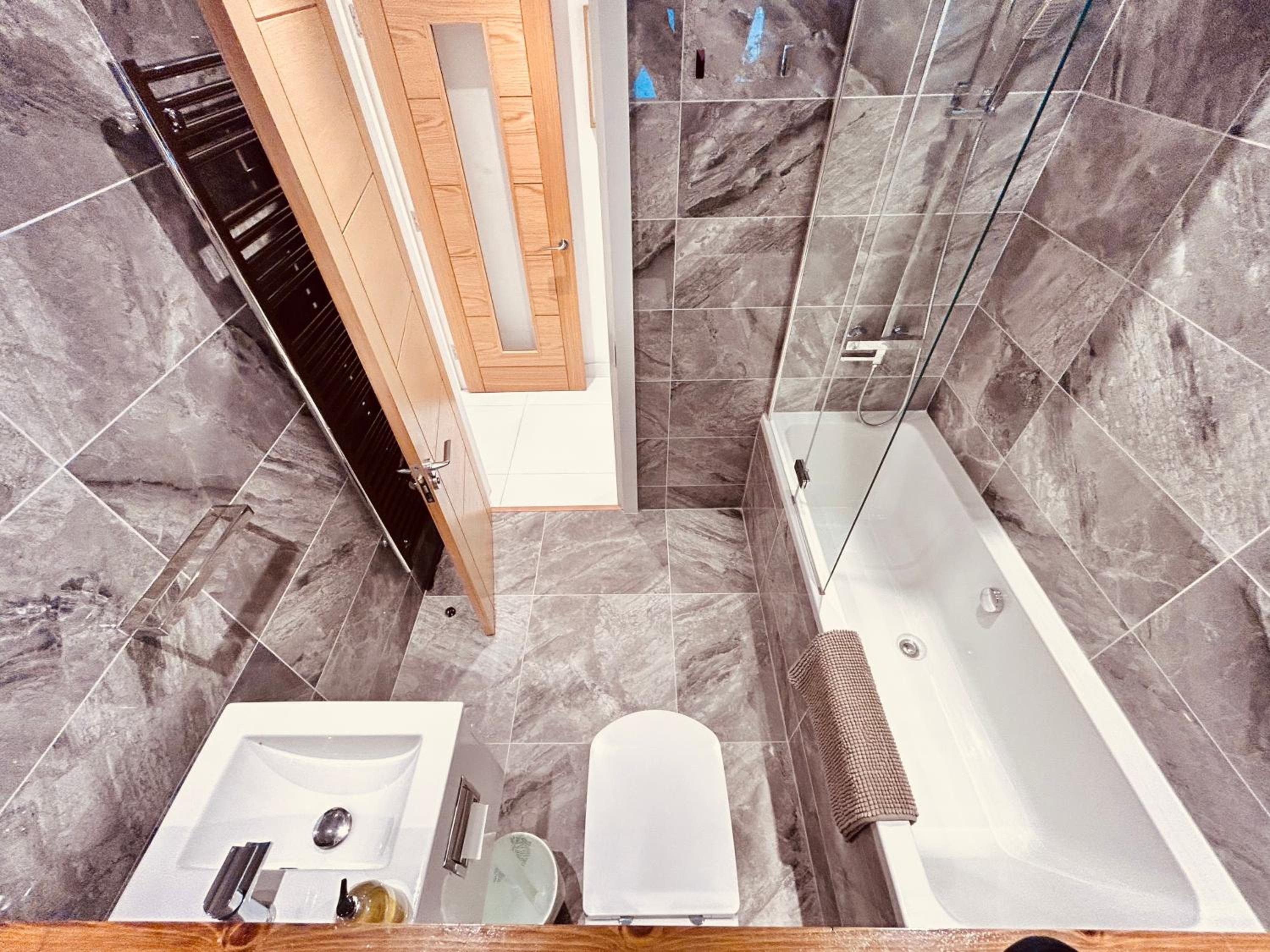Stunning Spacious B.Apt. Slps.4