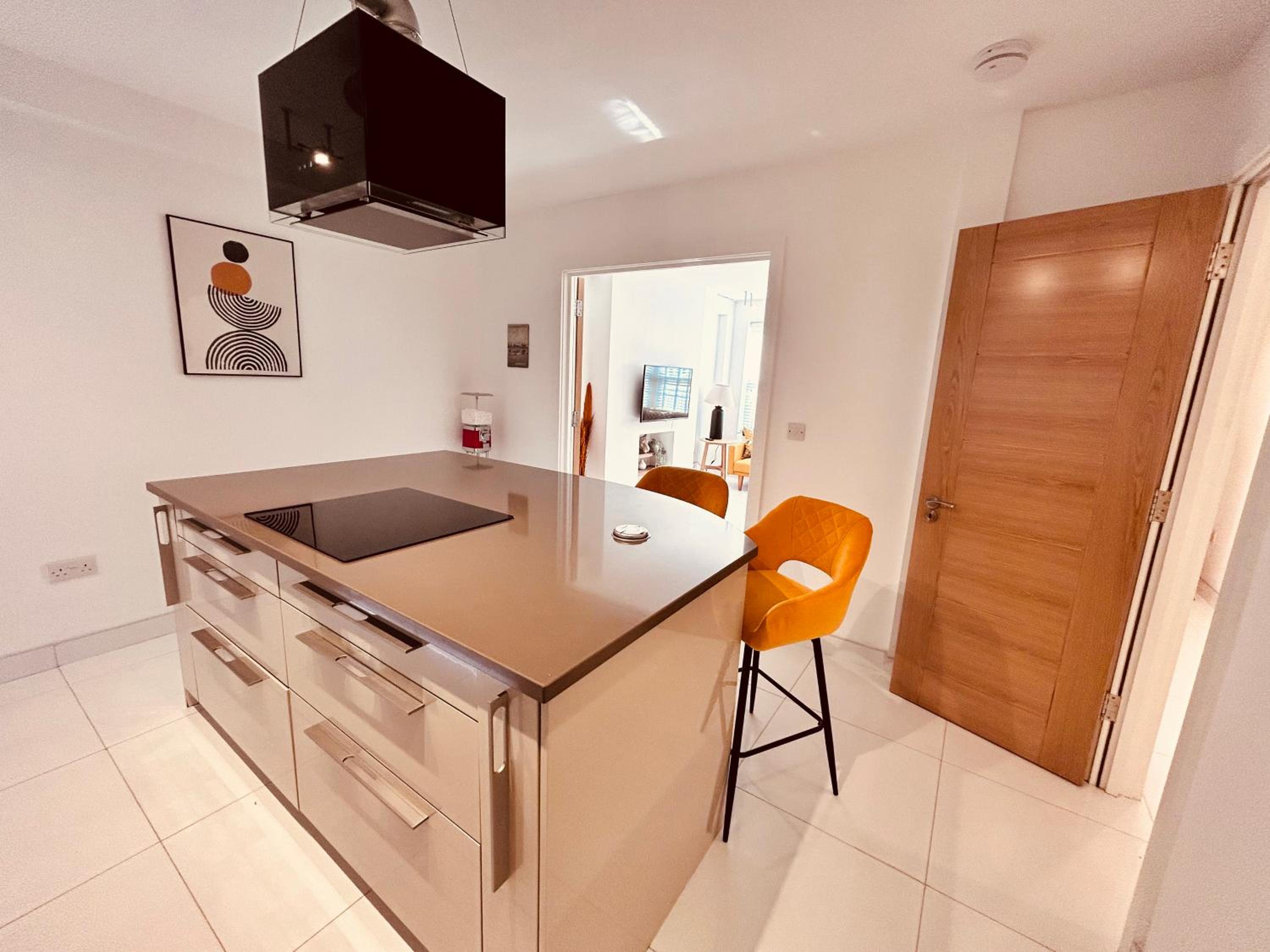 Stunning Spacious B.Apt. Slps.4