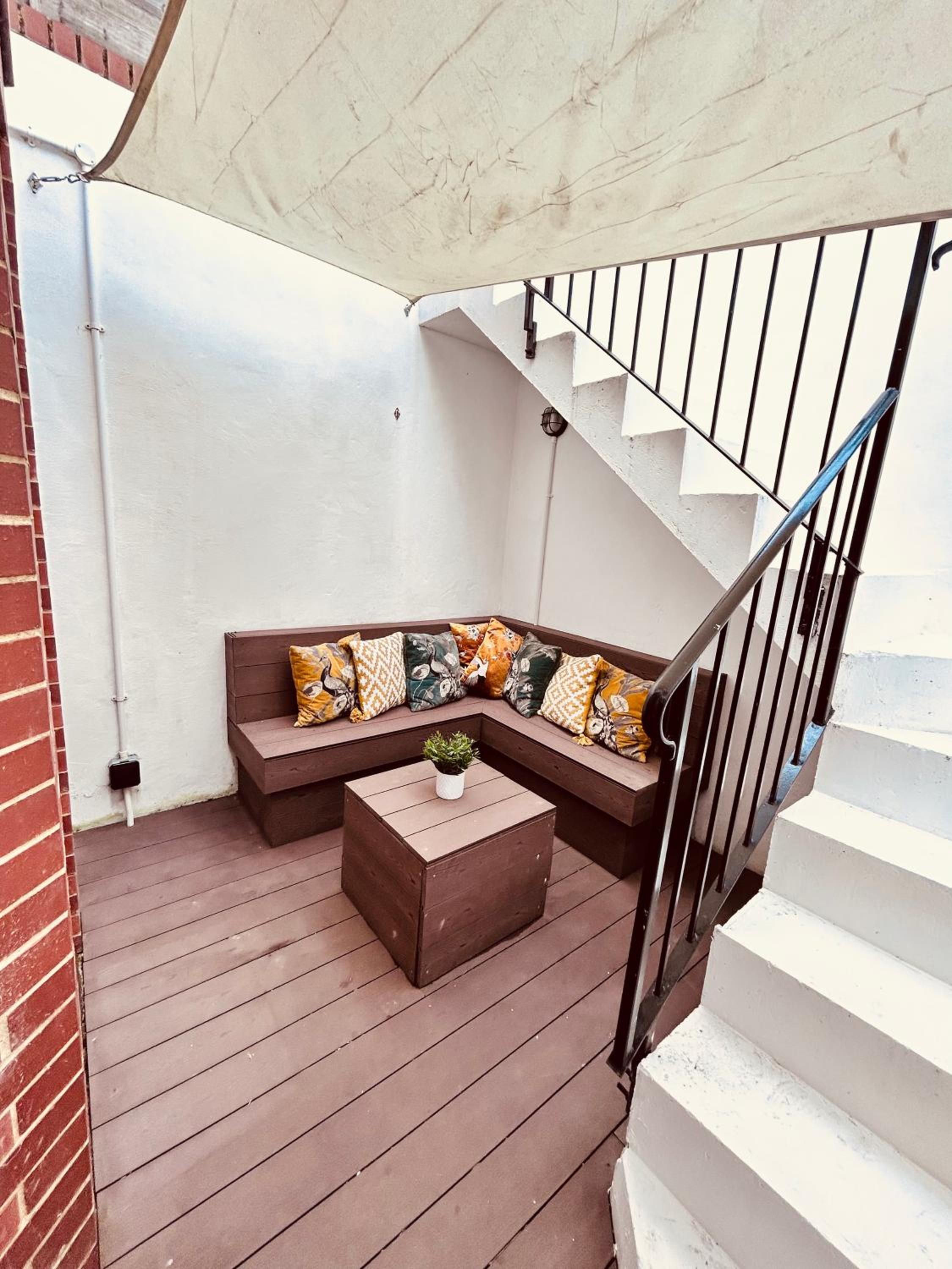 Stunning Spacious B.Apt. Slps.4