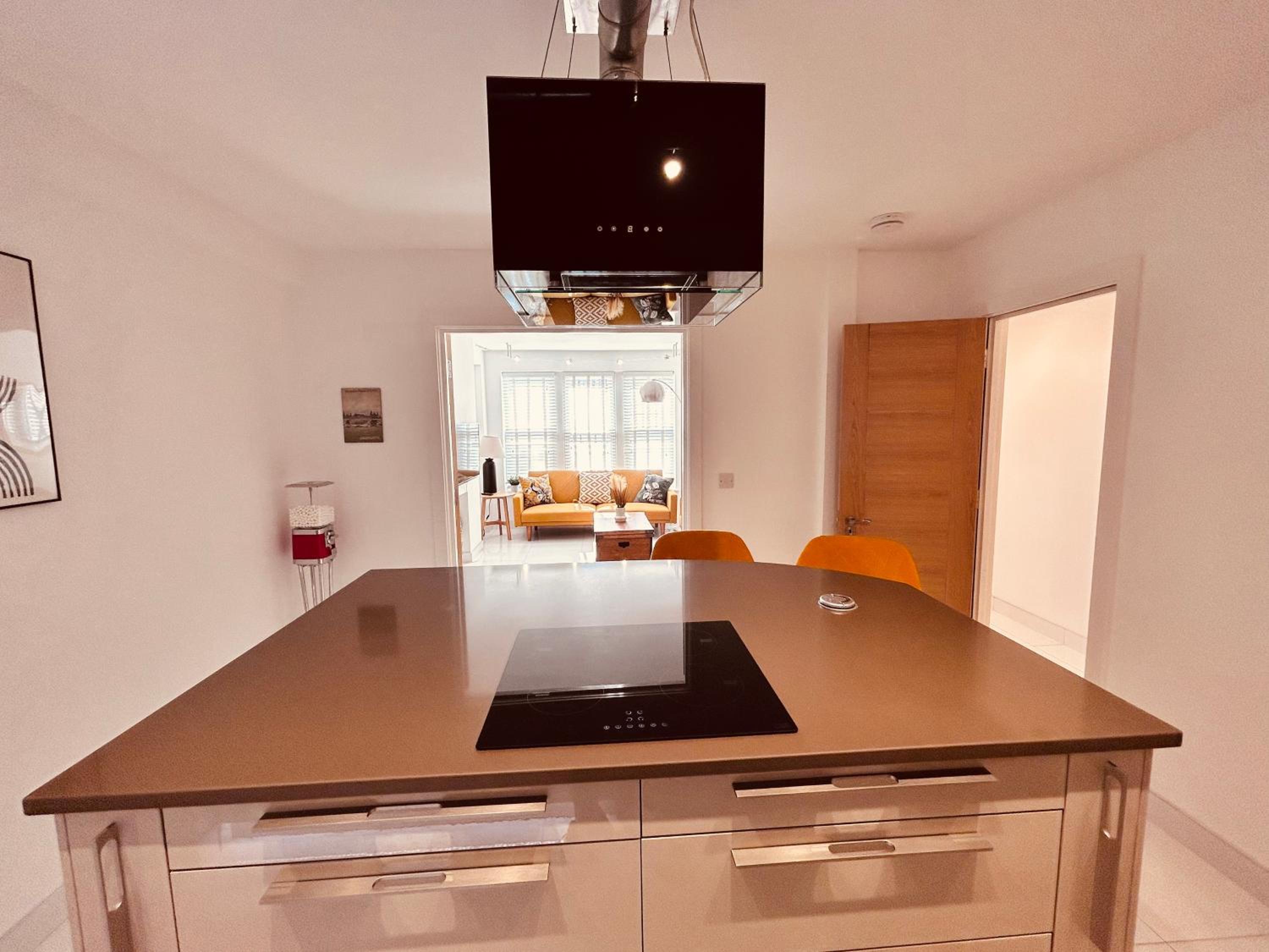 Stunning Spacious B.Apt. Slps.4