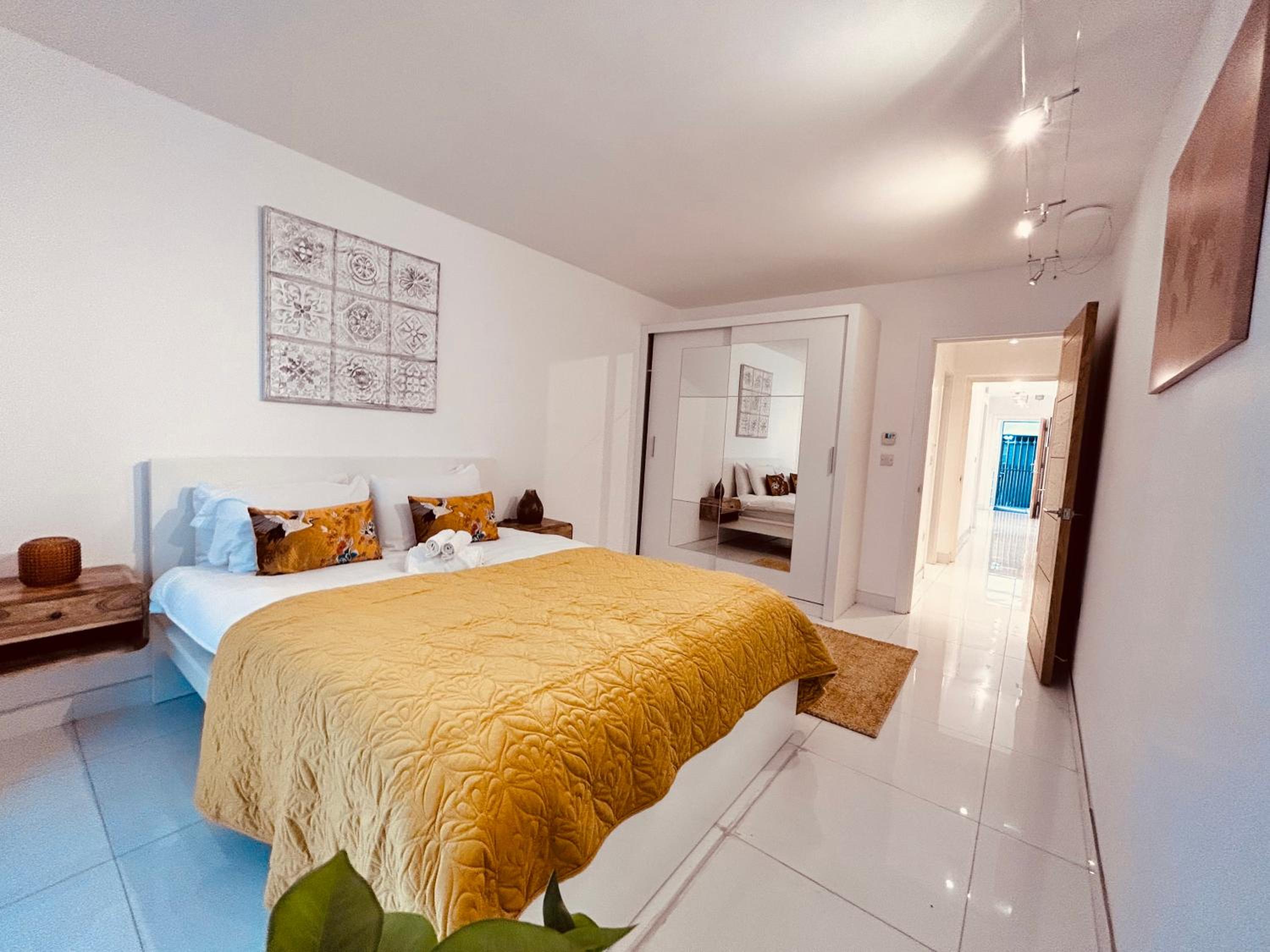 Stunning Spacious B.Apt. Slps.4