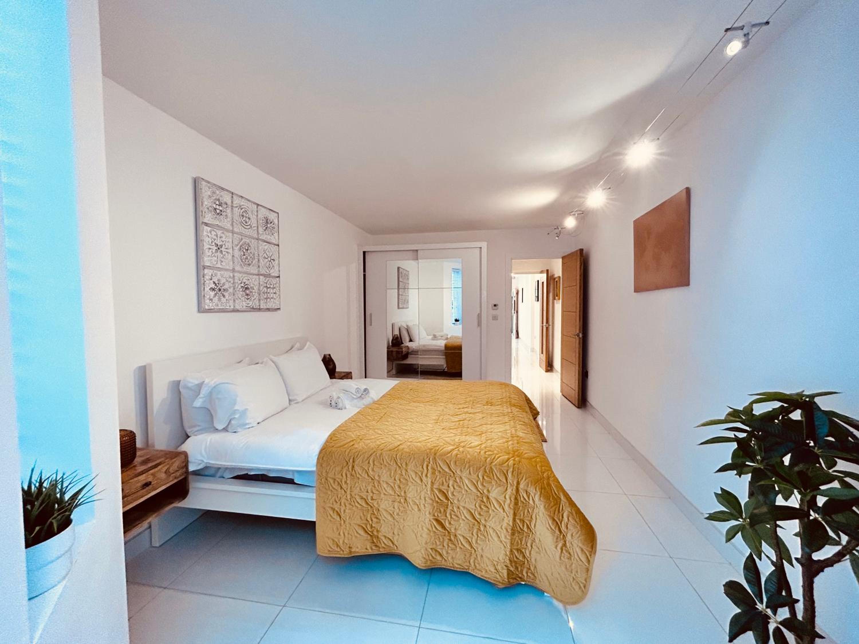 Stunning Spacious B.Apt. Slps.4