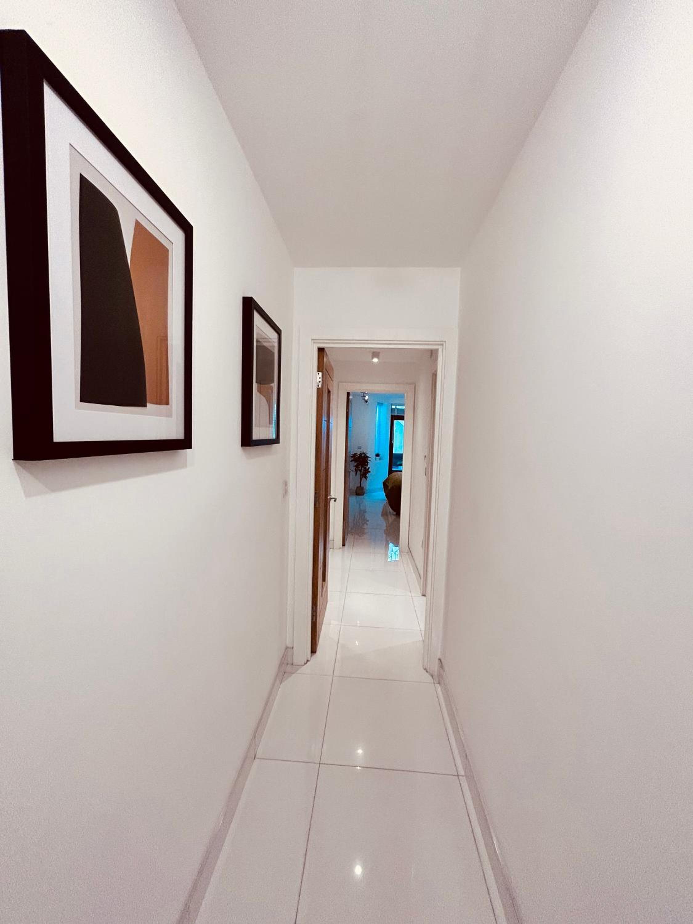 Stunning Spacious B.Apt. Slps.4