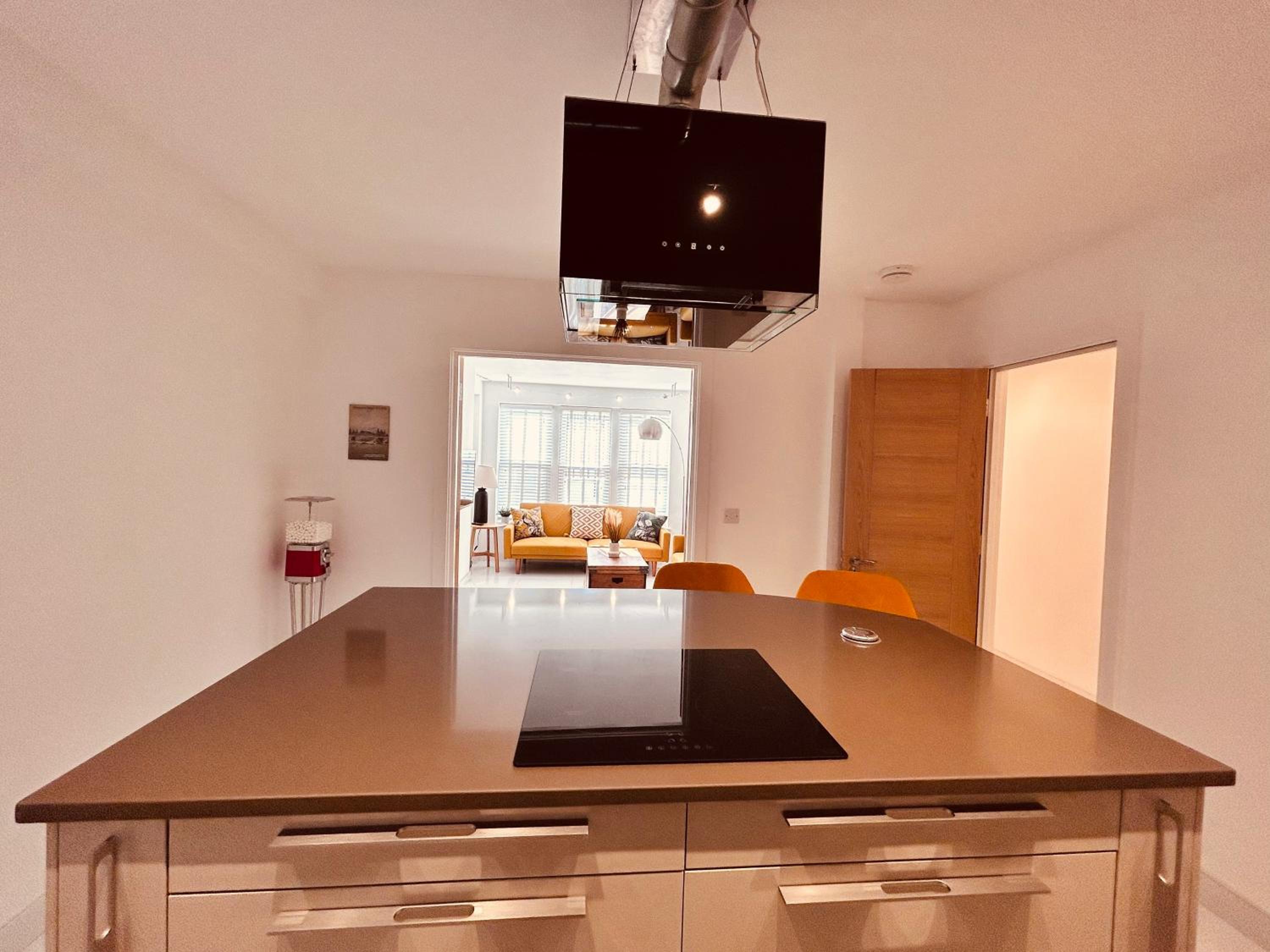 Stunning Spacious B.Apt. Slps.4