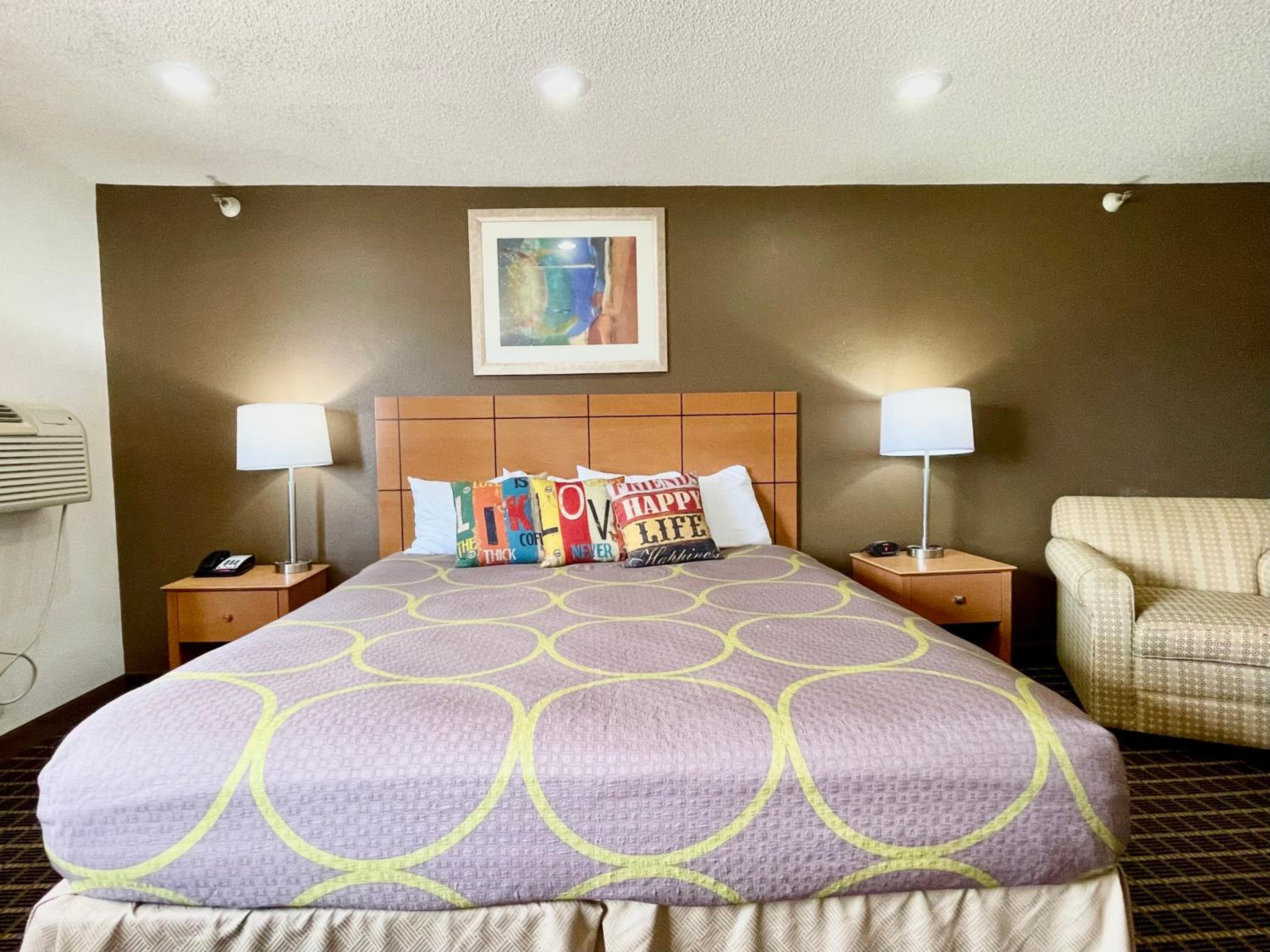 Quincy Vacations - The Quincy Inn  Suites - Property Image 10