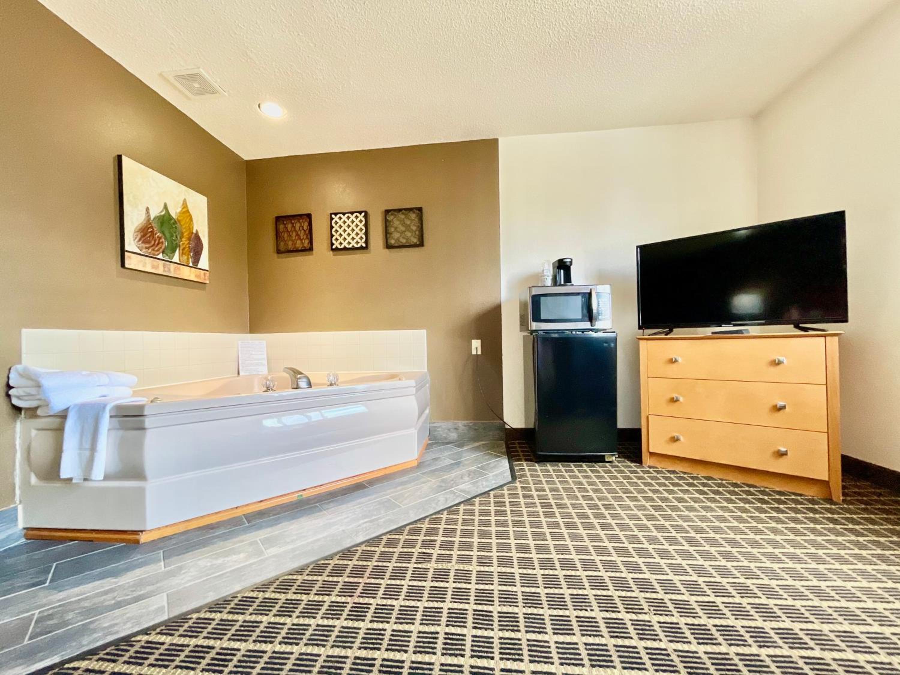 Quincy Vacations - The Quincy Inn  Suites - Property Image 7