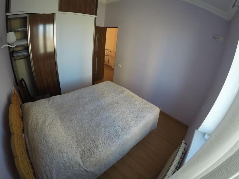 B27: Studio+BDR w/big Garden away from city heat!