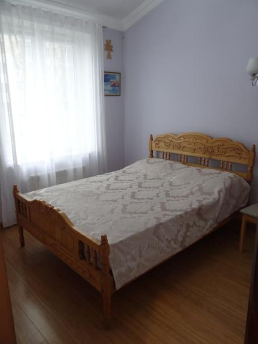 B27: Studio+BDR w/big Garden away from city heat!