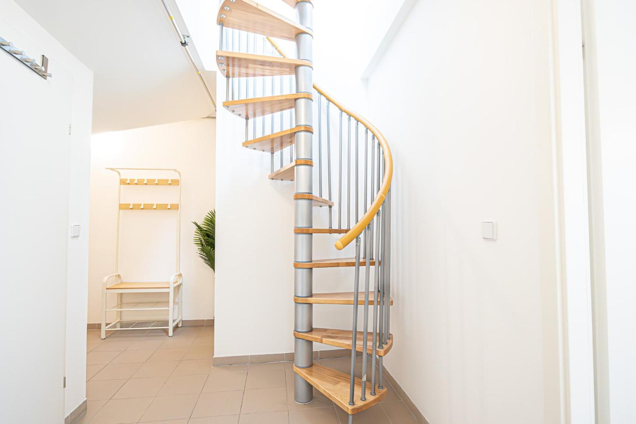 Airy Attic Apt.: Stylish Studio at Penzing Area