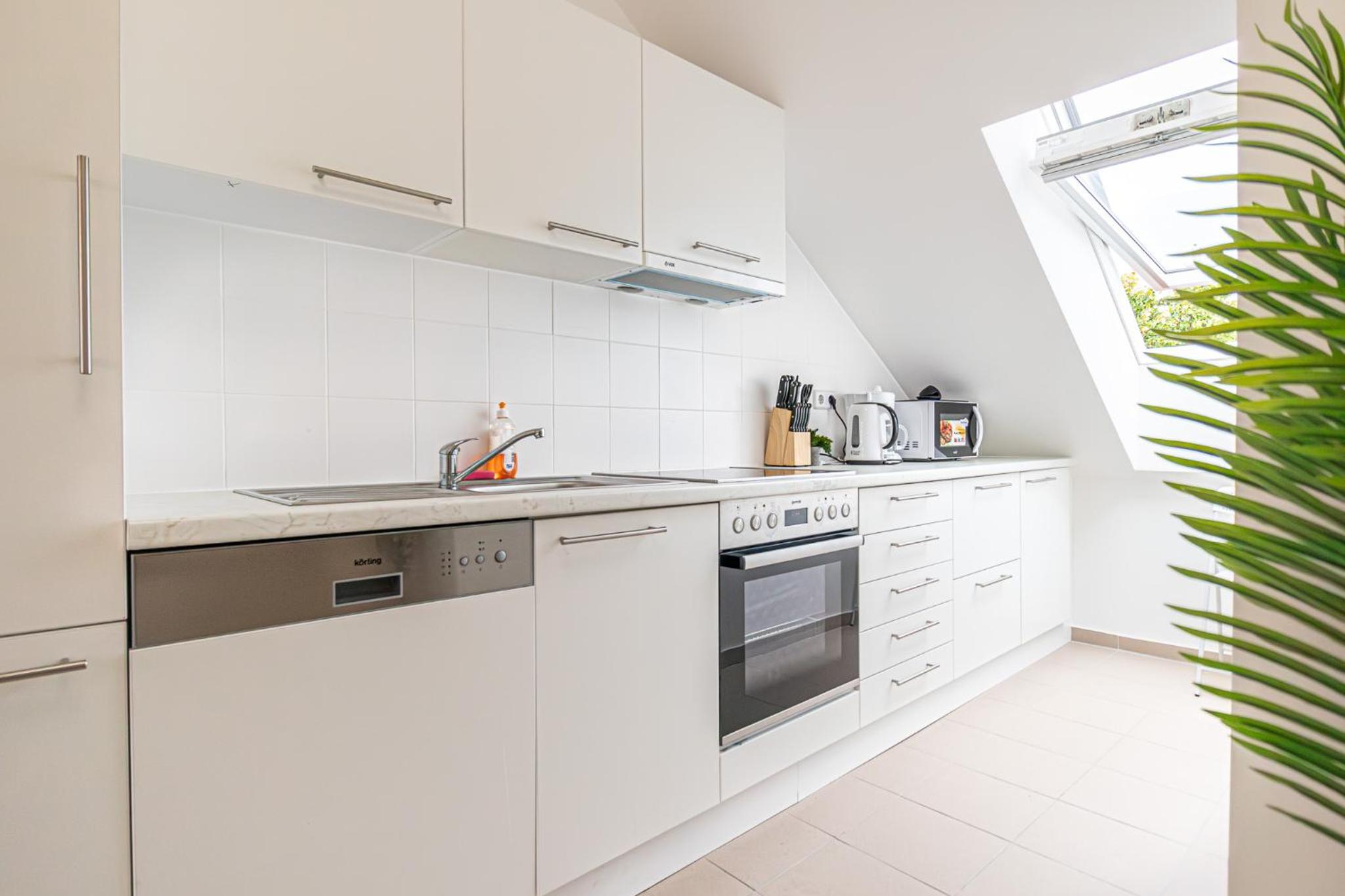 Airy Attic Apt.: Stylish Studio at Penzing Area