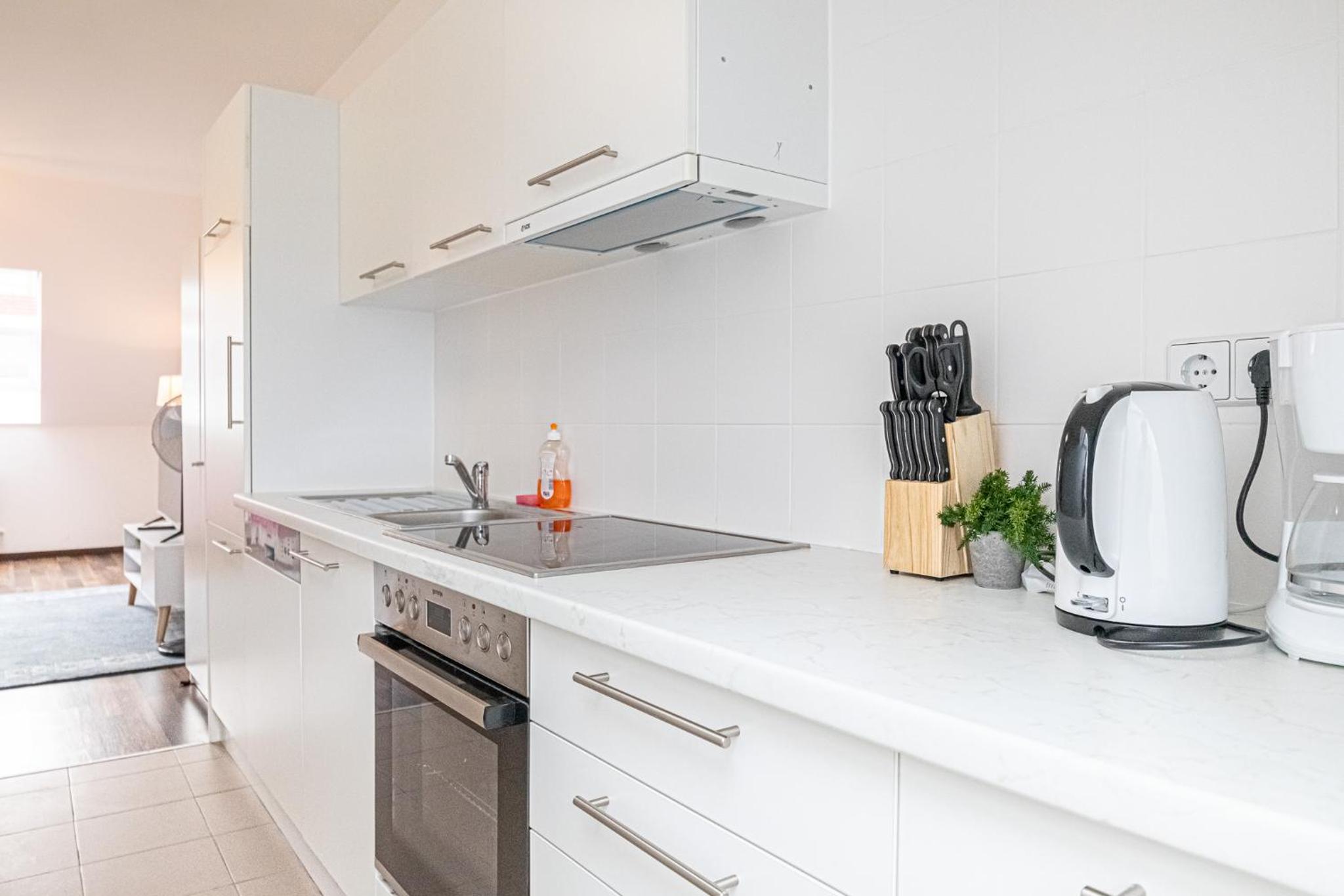 Airy Attic Apt.: Stylish Studio at Penzing Area