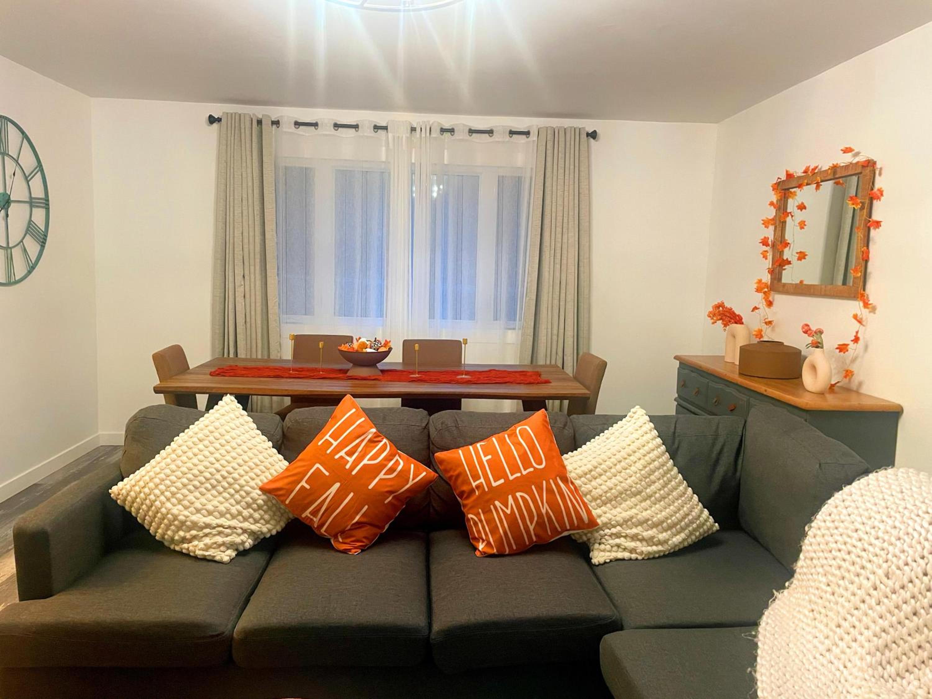 Private Cottage with Huge Private Dog Park!
