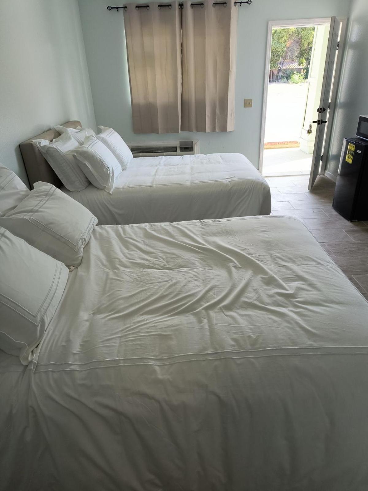 Islander Motel