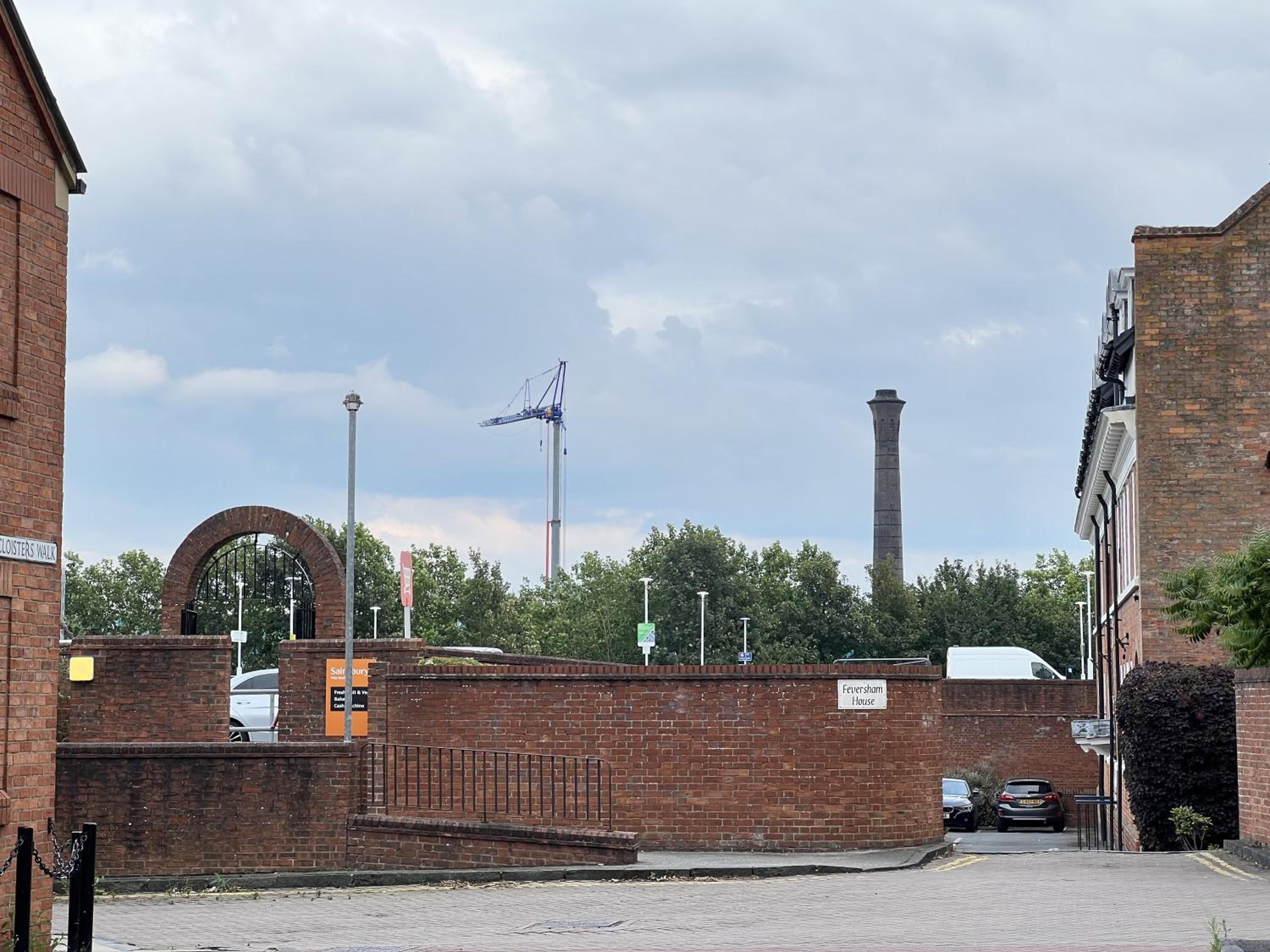 Modern 2 bed townhouse just outside City Walls with free private parking view 5