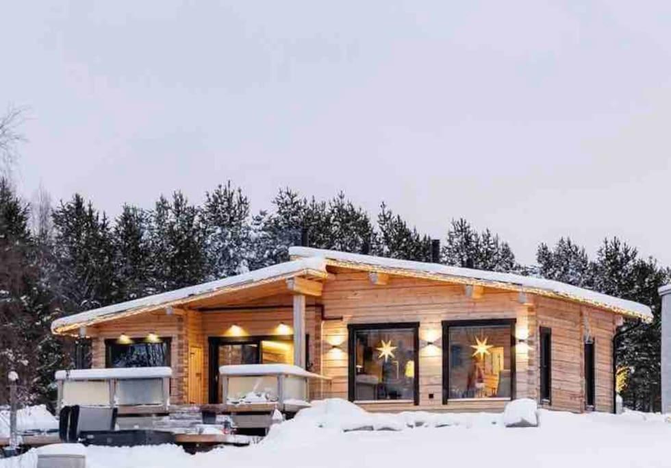 Upea Villa Lapin Kulta hirsihuvila Inarijärven rannalla