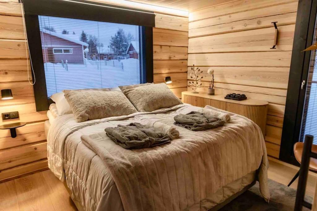 Upea Villa Lapin Kulta hirsihuvila Inarijärven rannalla