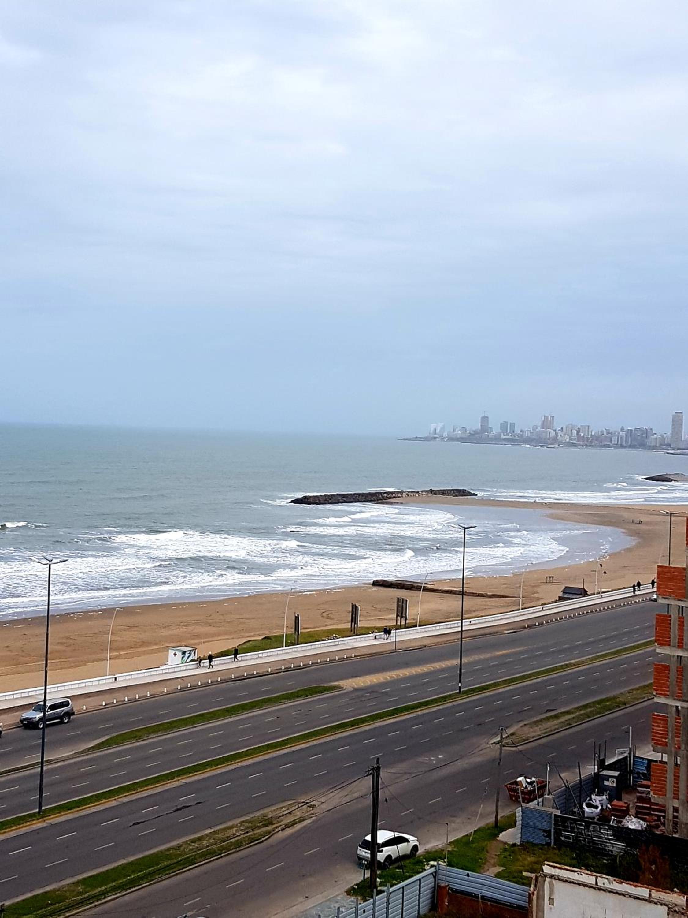 Semipiso Casaverde,con doble vista al mar, frente a la playa!con cochera y balcón terraza
