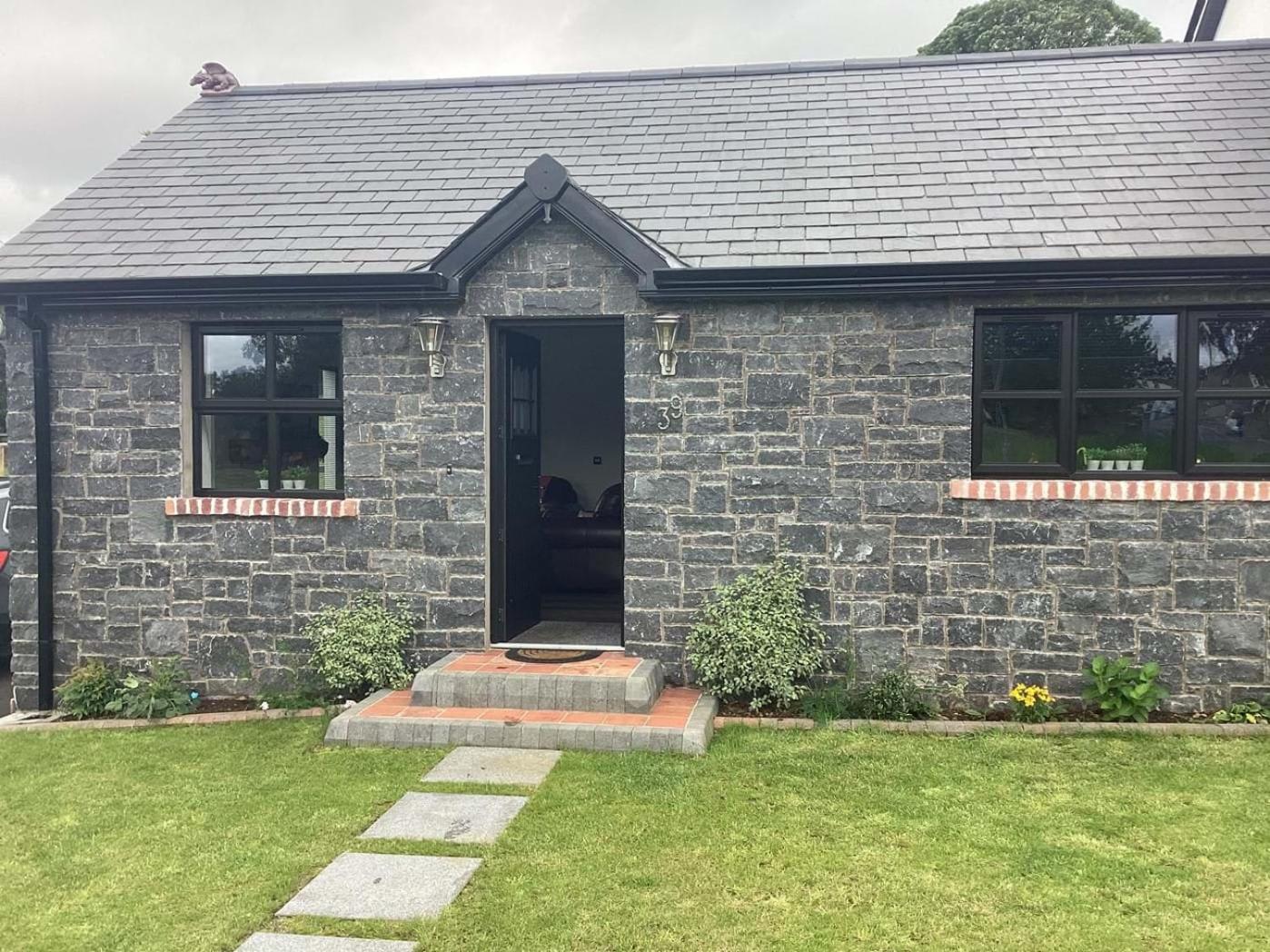 Hotel River Cottage - Image 1