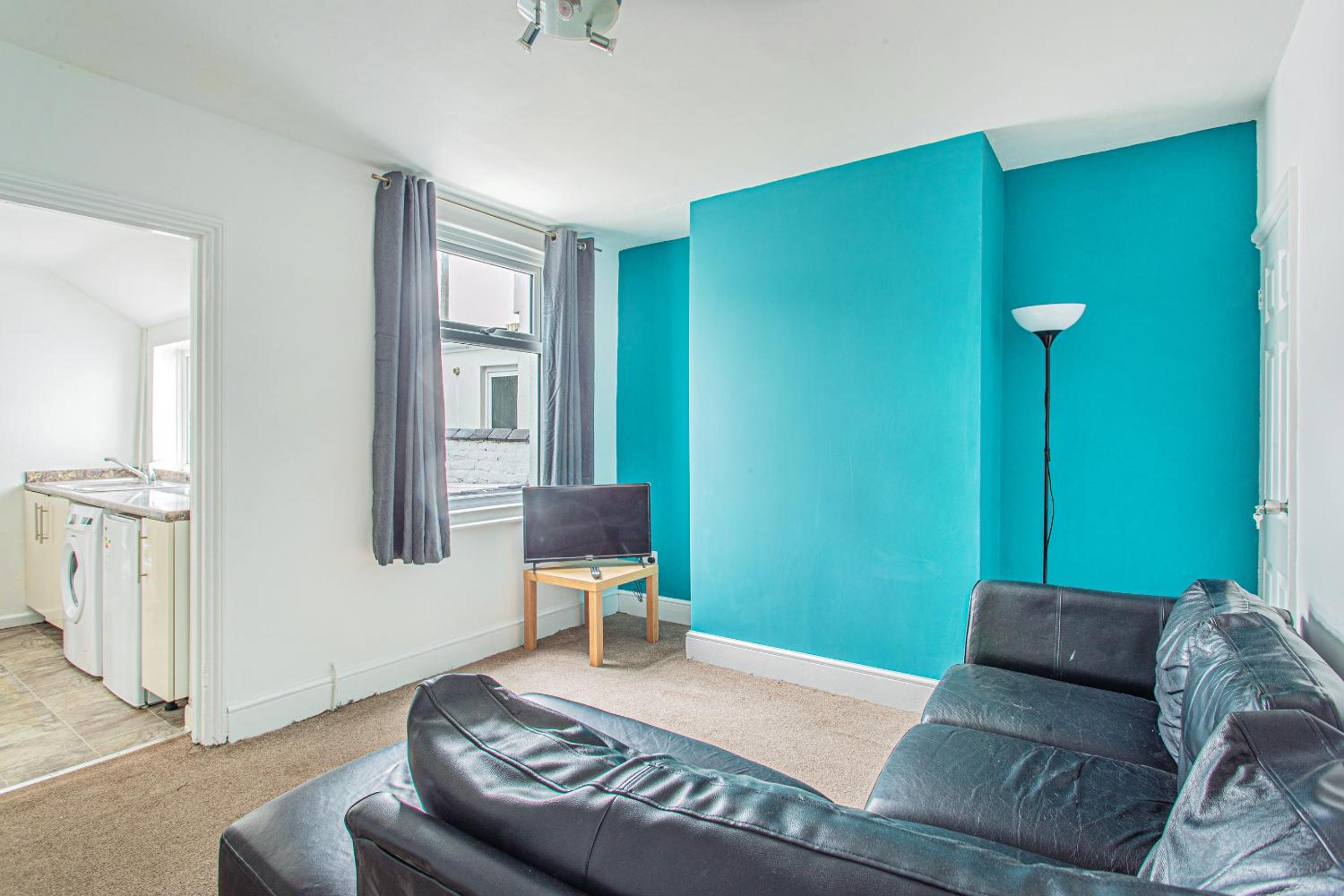 Lorne Lodge Central Swindon view 5