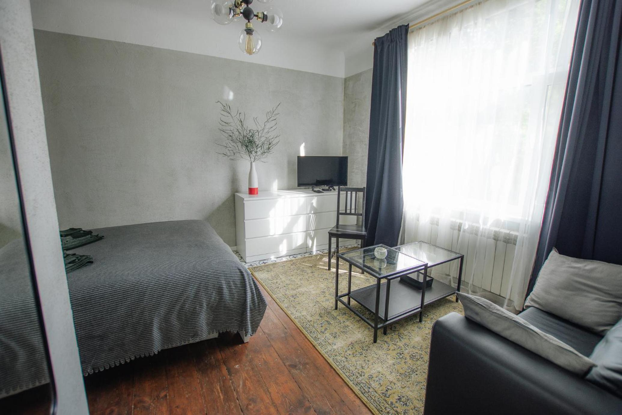 "Quiet Center" apartment, close to train station view 3