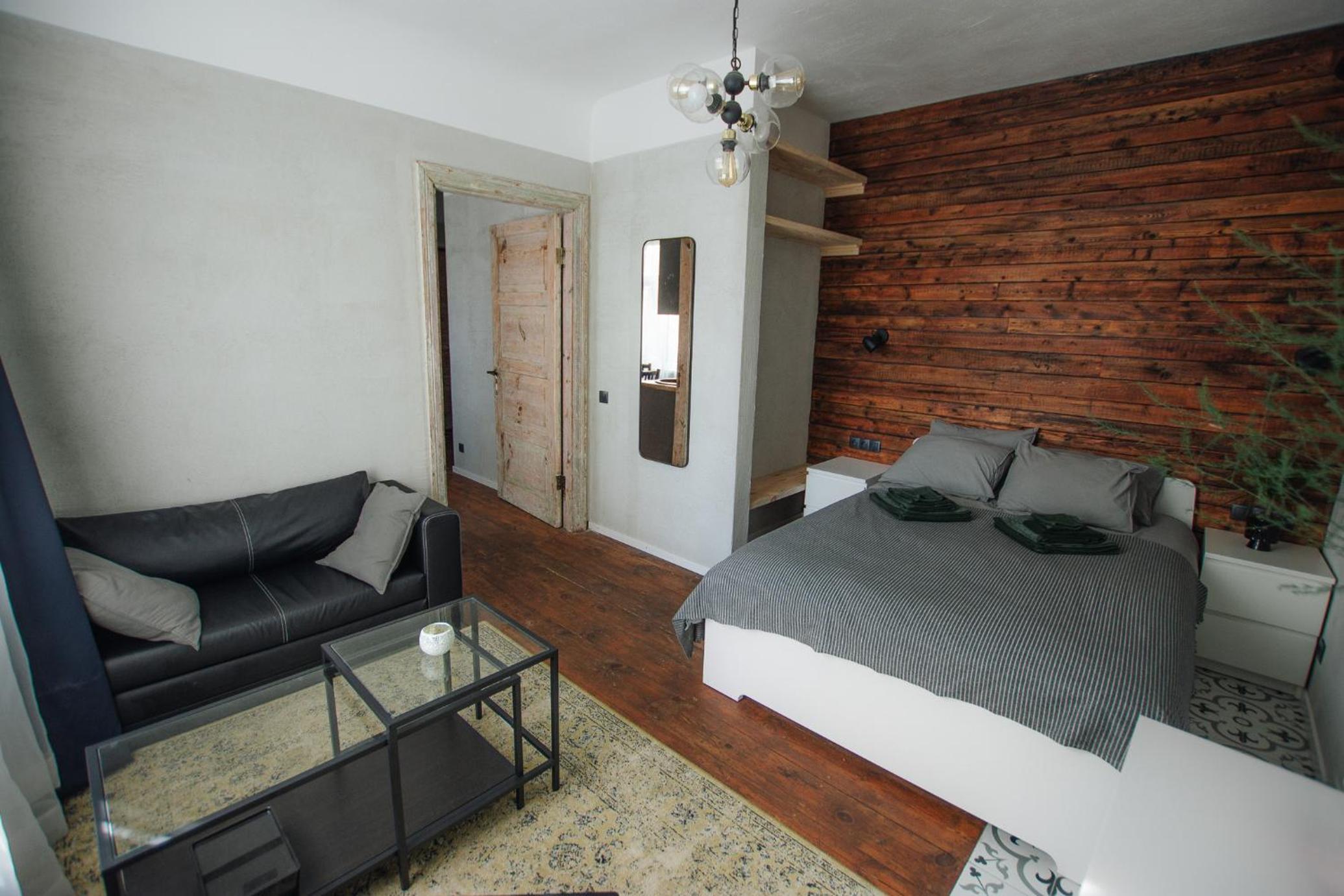 "Quiet Center" apartment, close to train station view 4
