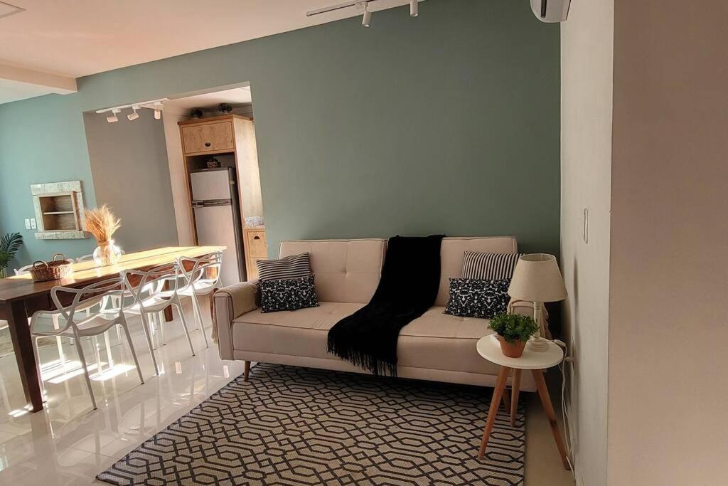 Apartamento uma quadra do mar, melhor localização