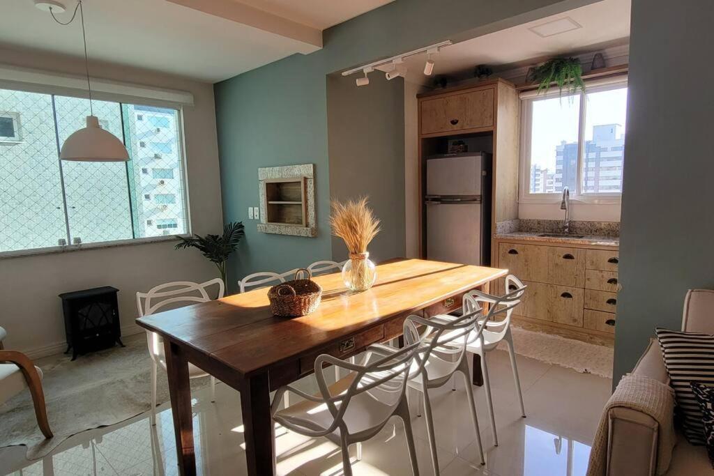 Apartamento uma quadra do mar, melhor localização